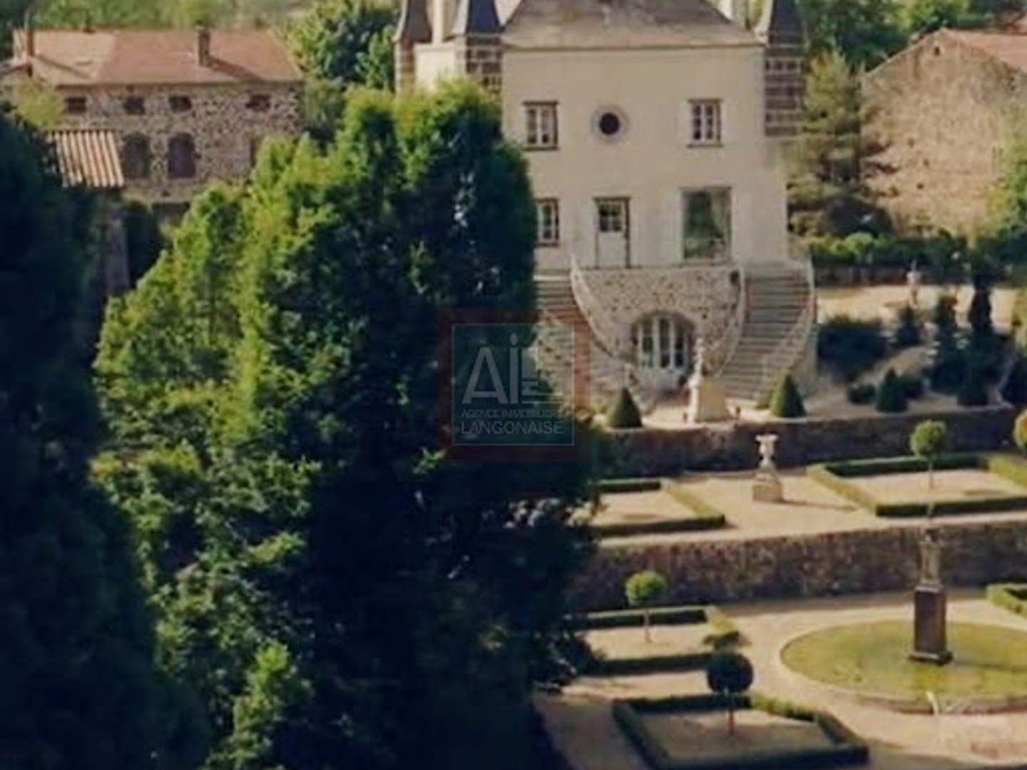Château 11 pièces 218 m²