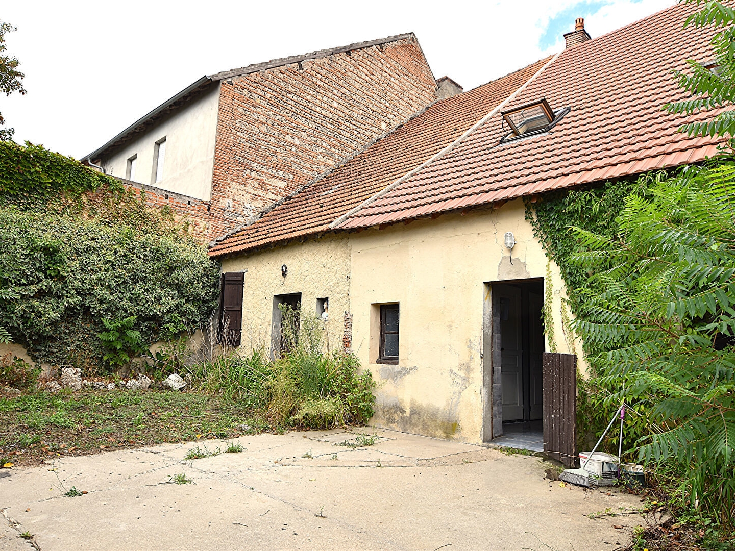 Immeuble à vendre - 9 pièces - 194m2 - Saint-Gérand-Le-Puy (03150)