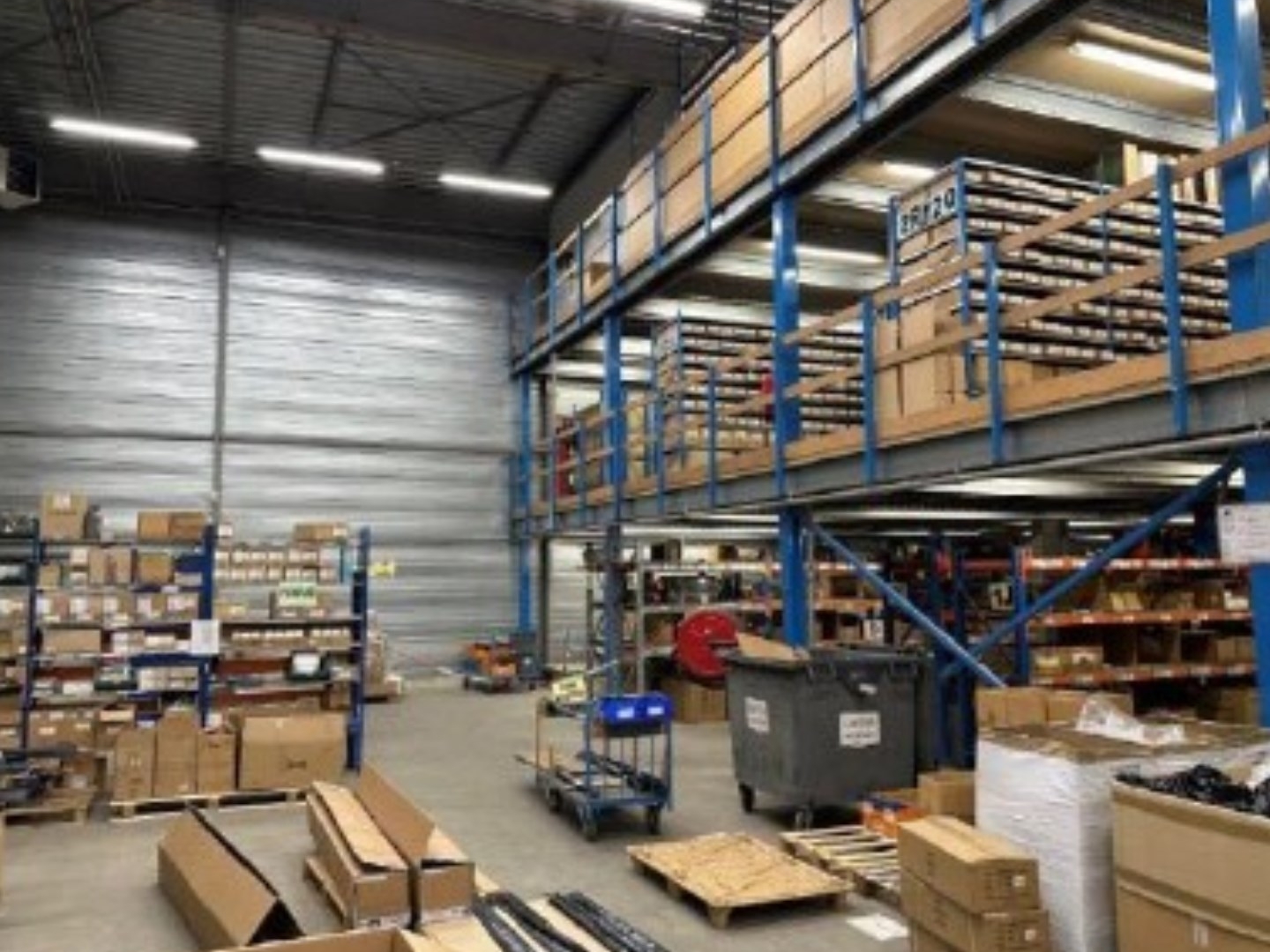 Local industriel 6168 m²