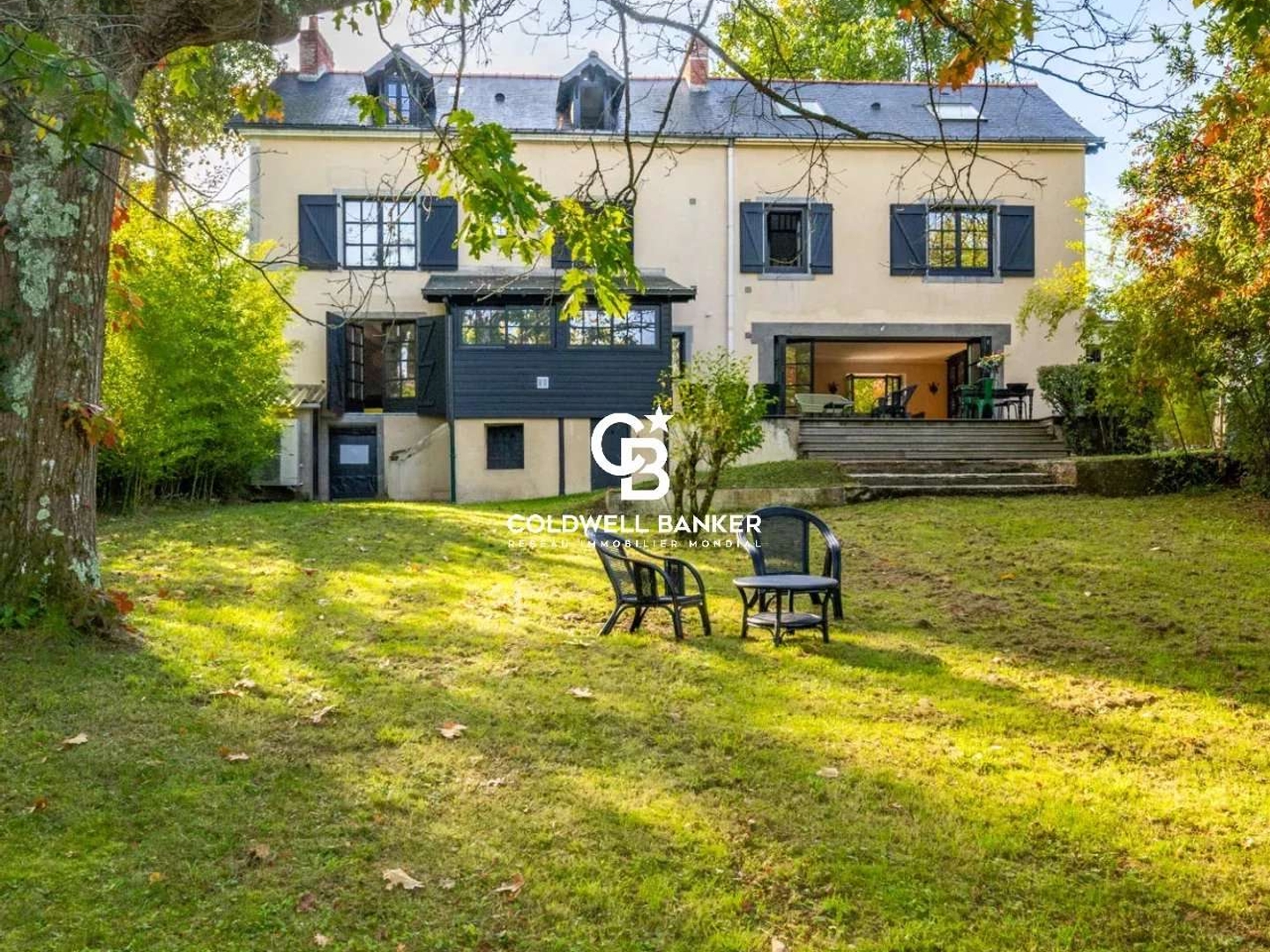 Maison 9 pièces 305 m²