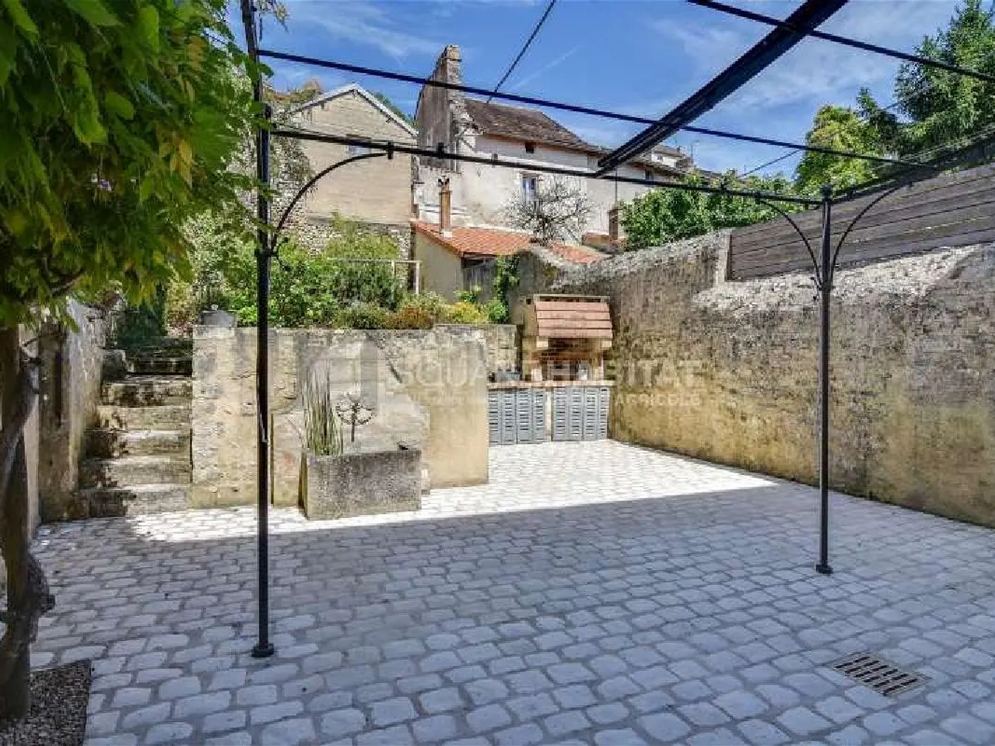 Maison à vendre - 6 pièces - 206m2 - Chauvigny (86300)