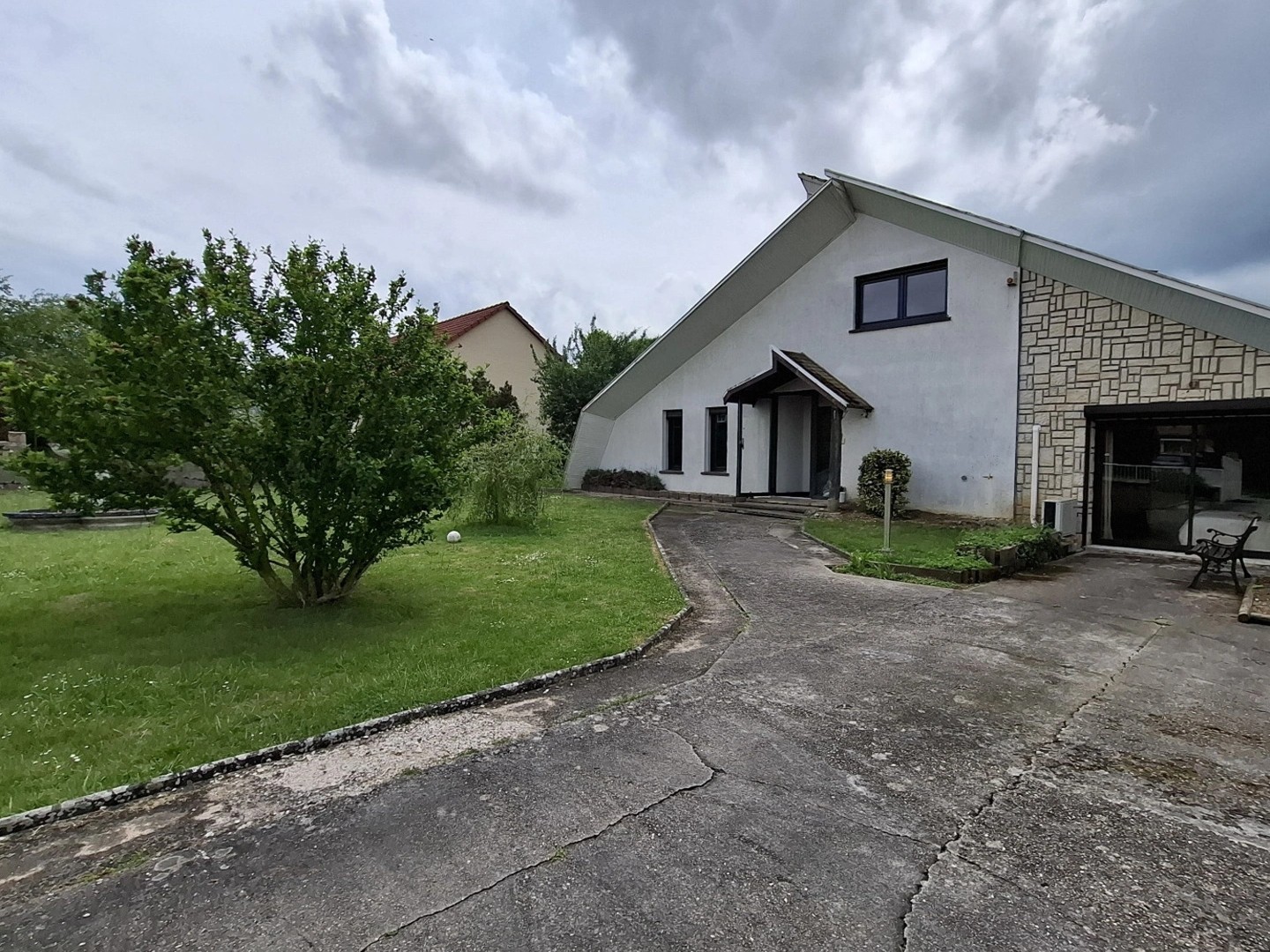 À vendre - Maison atypique avec piscine à Mirecourt
