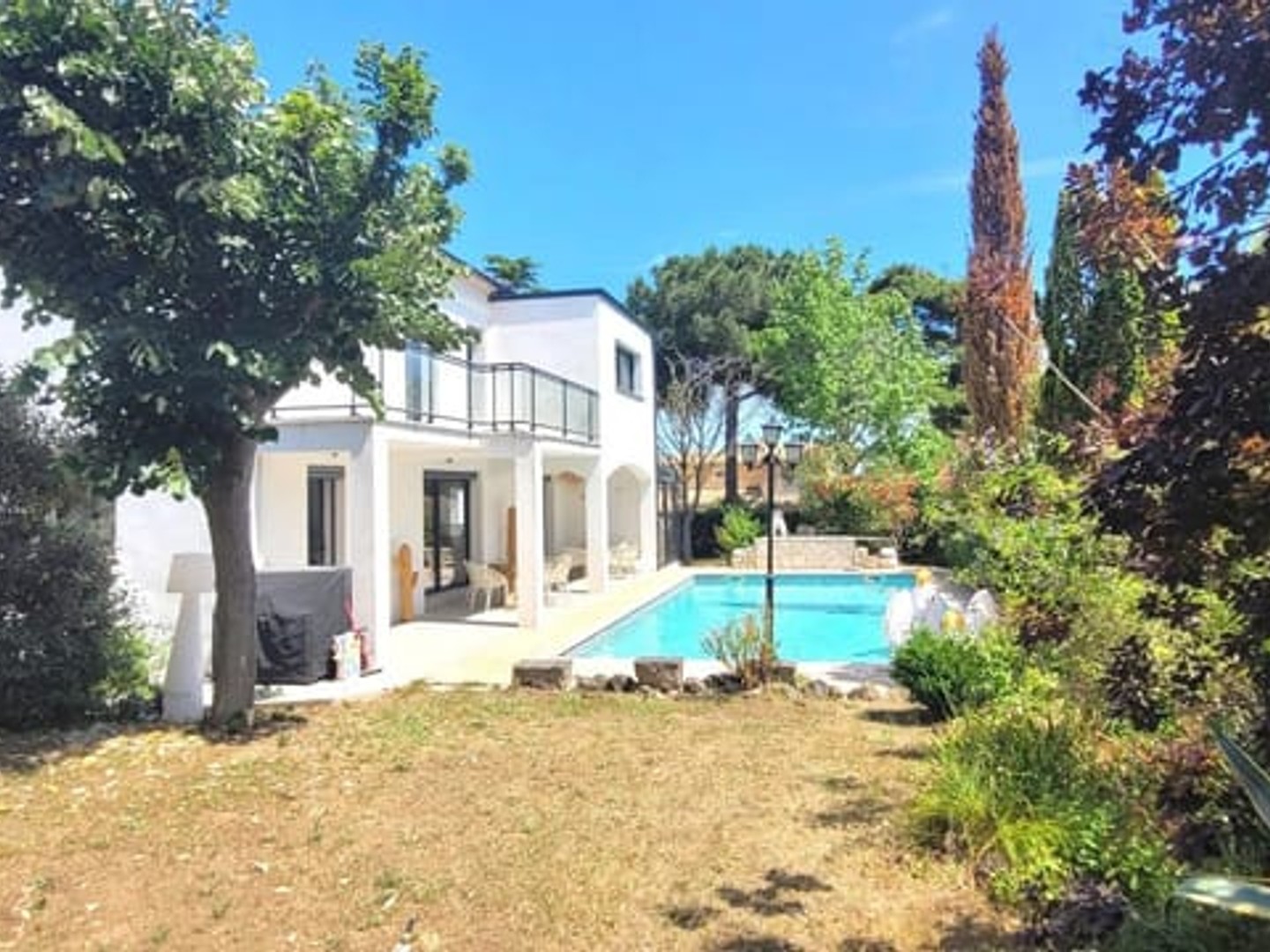 Le Cap d'Agde 34300 Villa contemporaine dException dans le secte