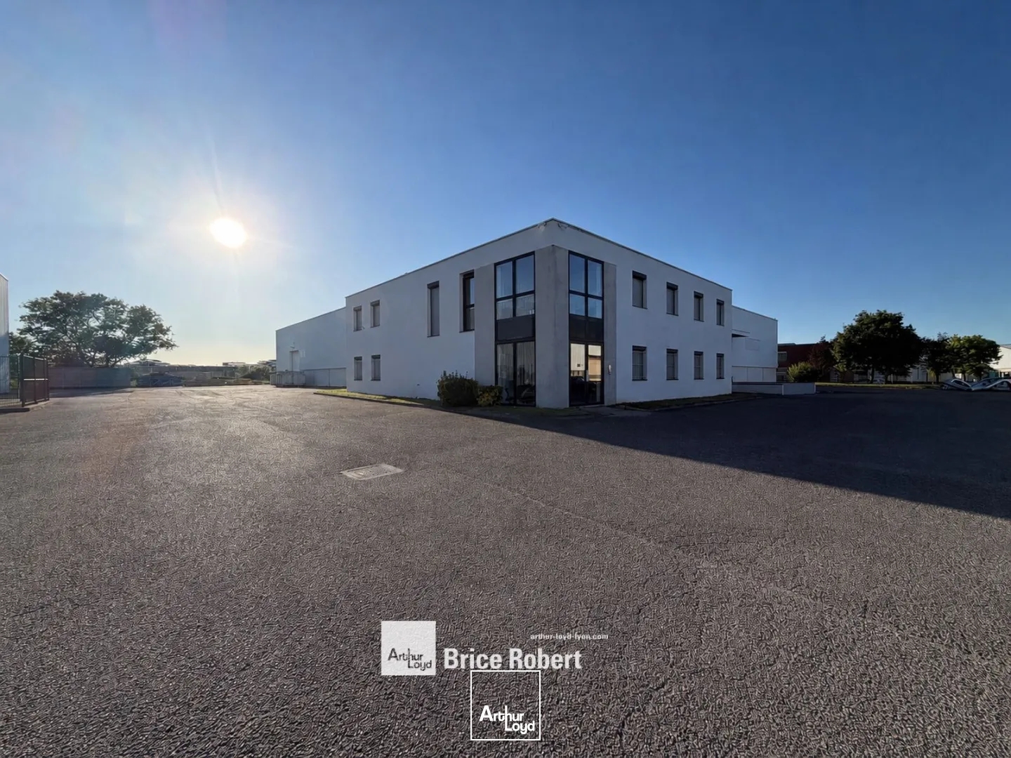 Locaux à vendre - 2597m2 - Chassieu (69680)
