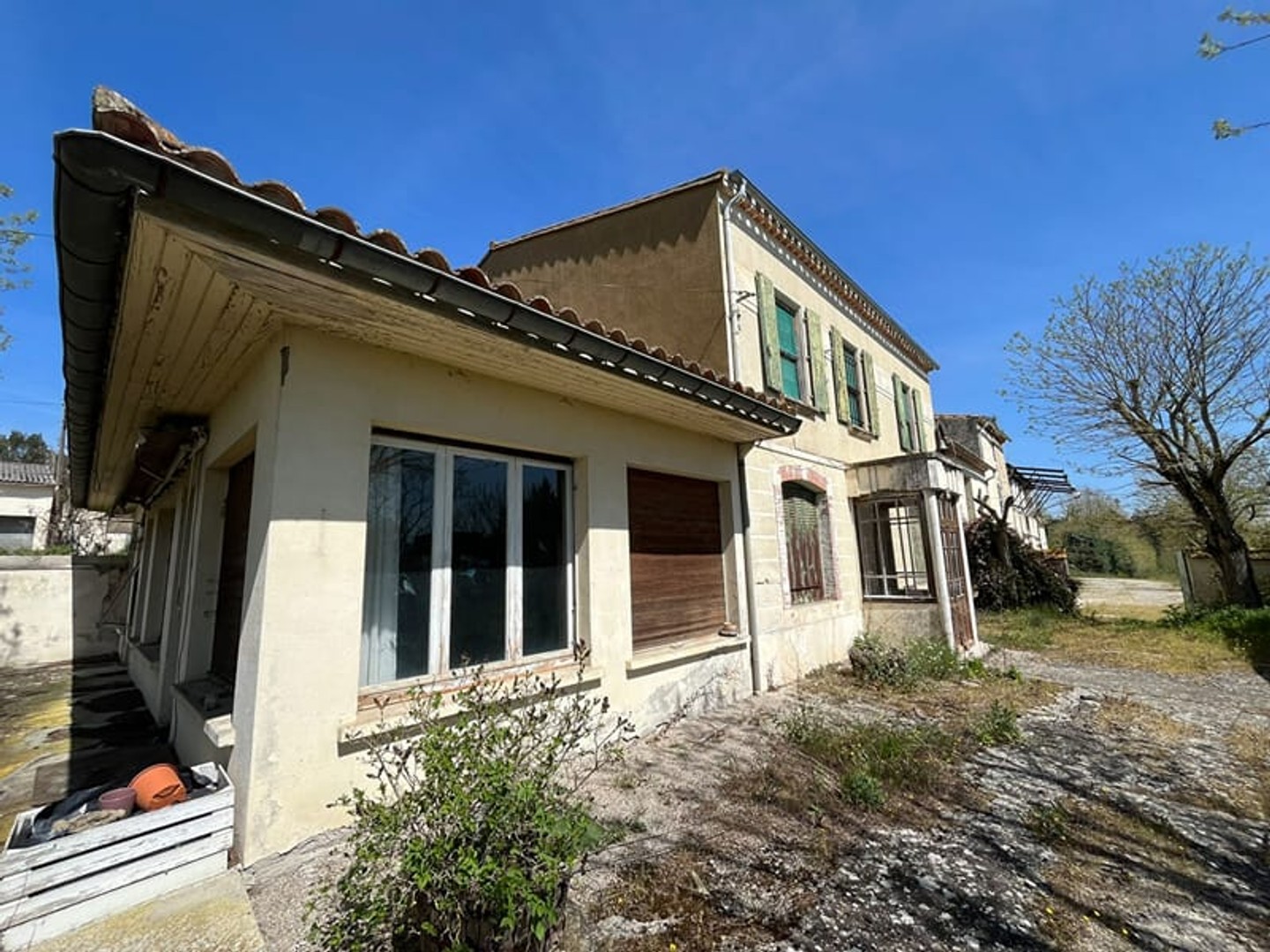 Hôtel 30 pièces 692 m²