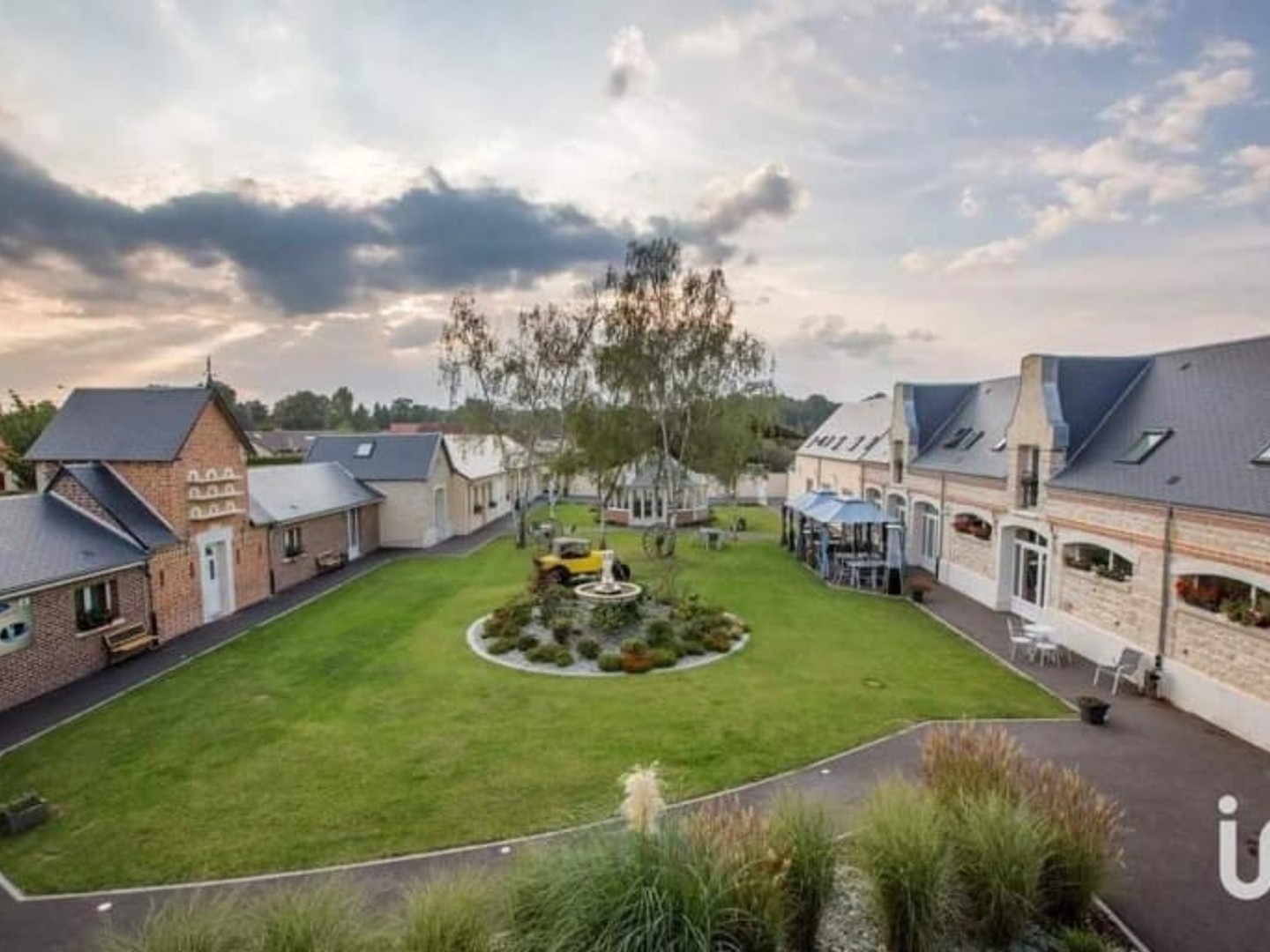 Maison 689 m²