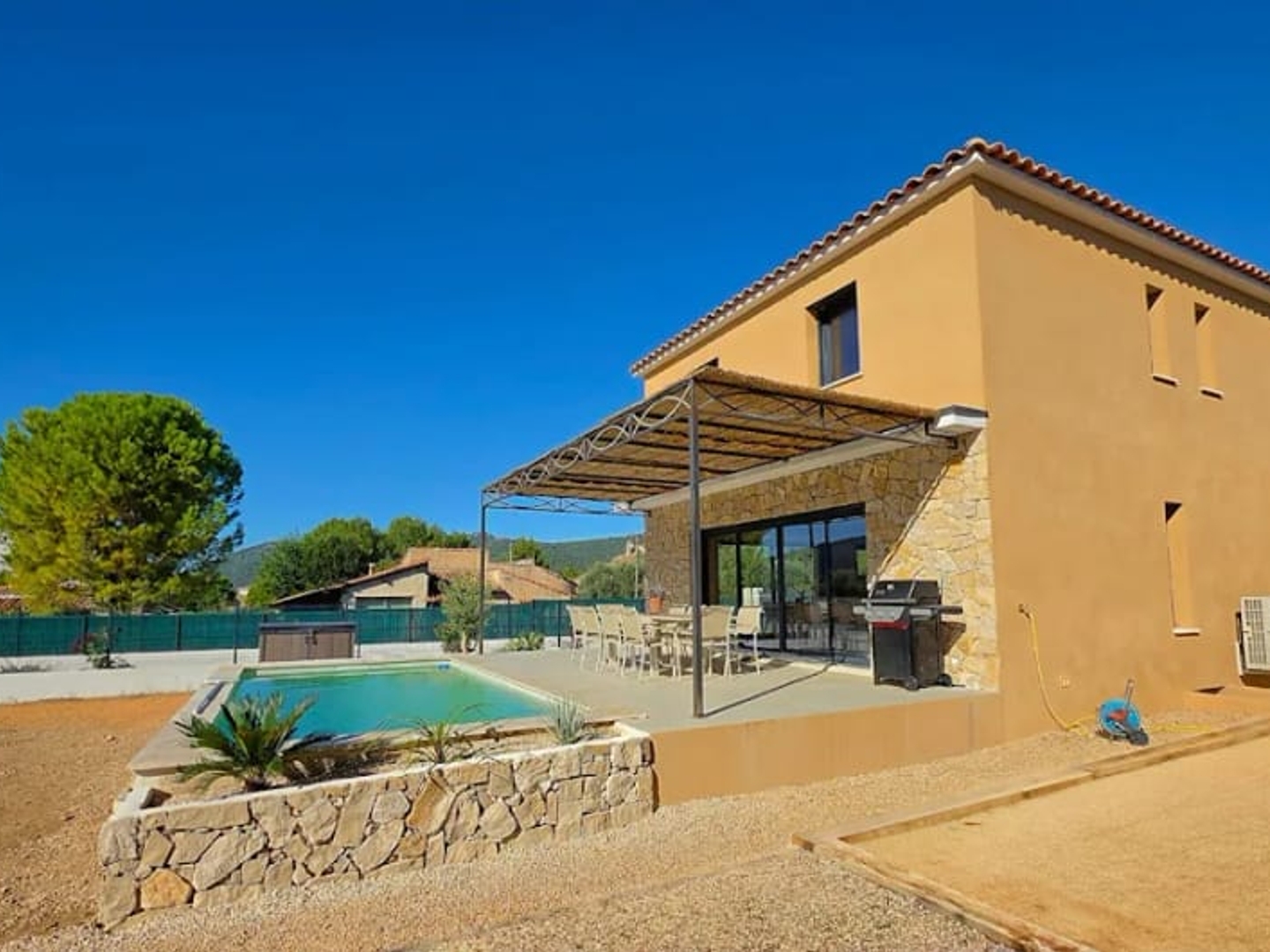 Maison à vendre - 4 pièces - 114m2 - Cuges-Les-Pins (13780)