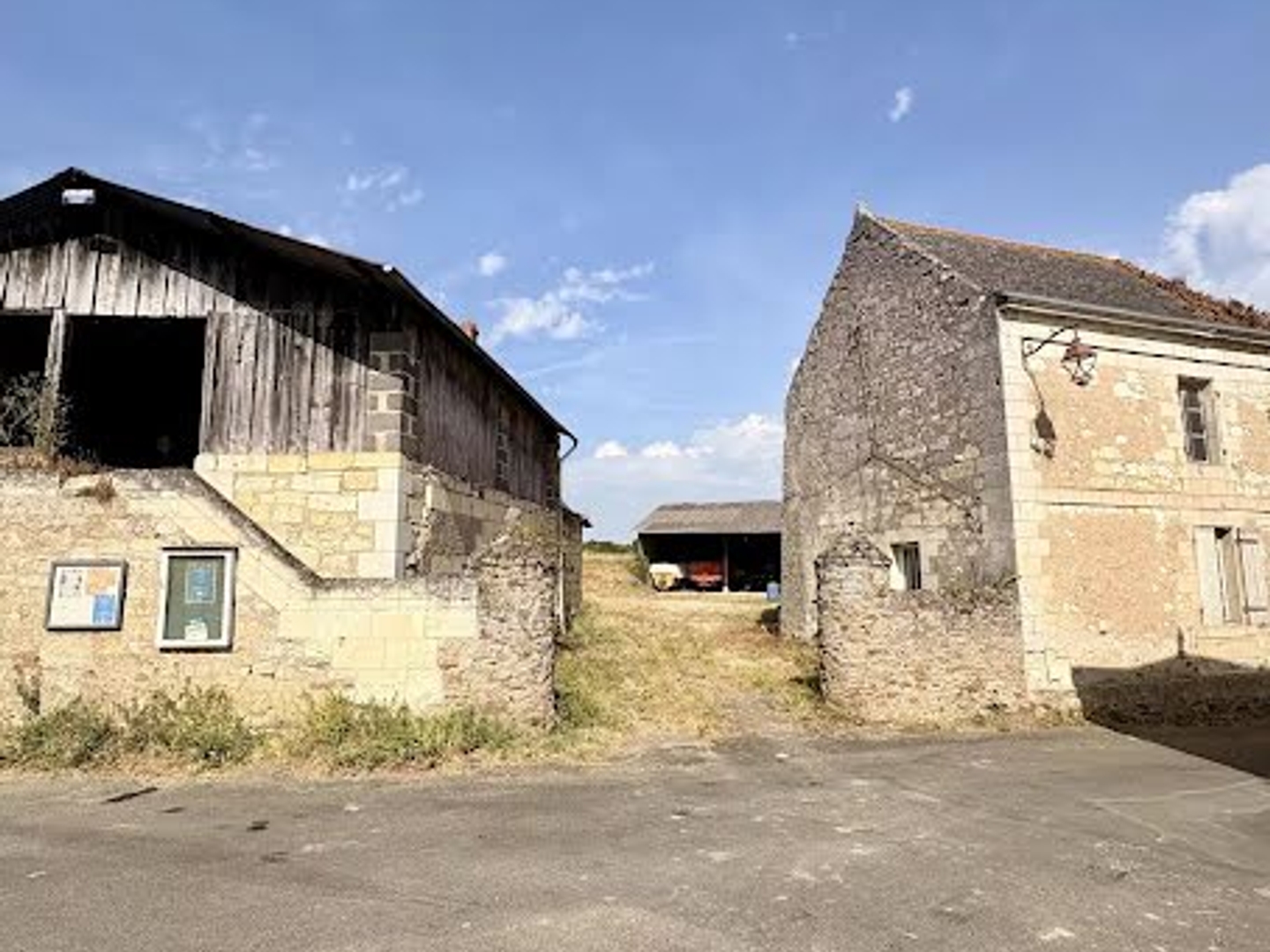 Locaux à vendre - 4 pièces - 165m2 - Gennes-Val-De-Loire (49350)