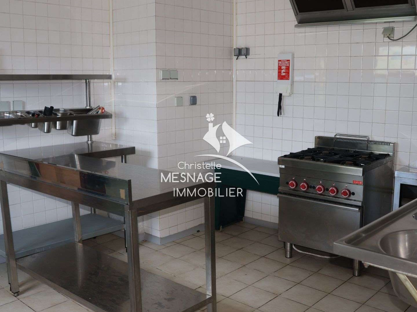 Local 442 m²