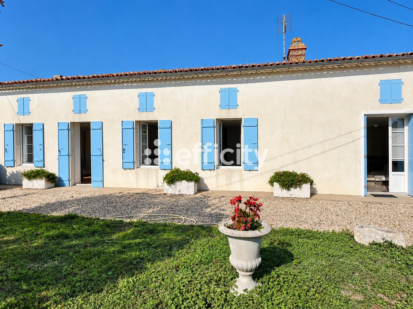 Maison à vendre - 8 pièces - 218m2 - Arces (17120)
