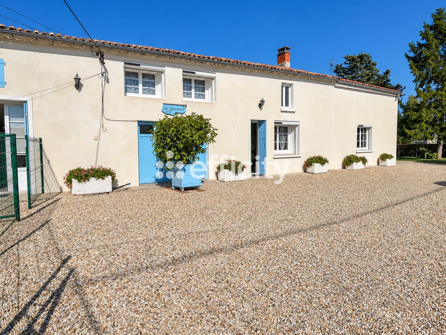 Maison à vendre - 8 pièces - 218m2 - Arces (17120)