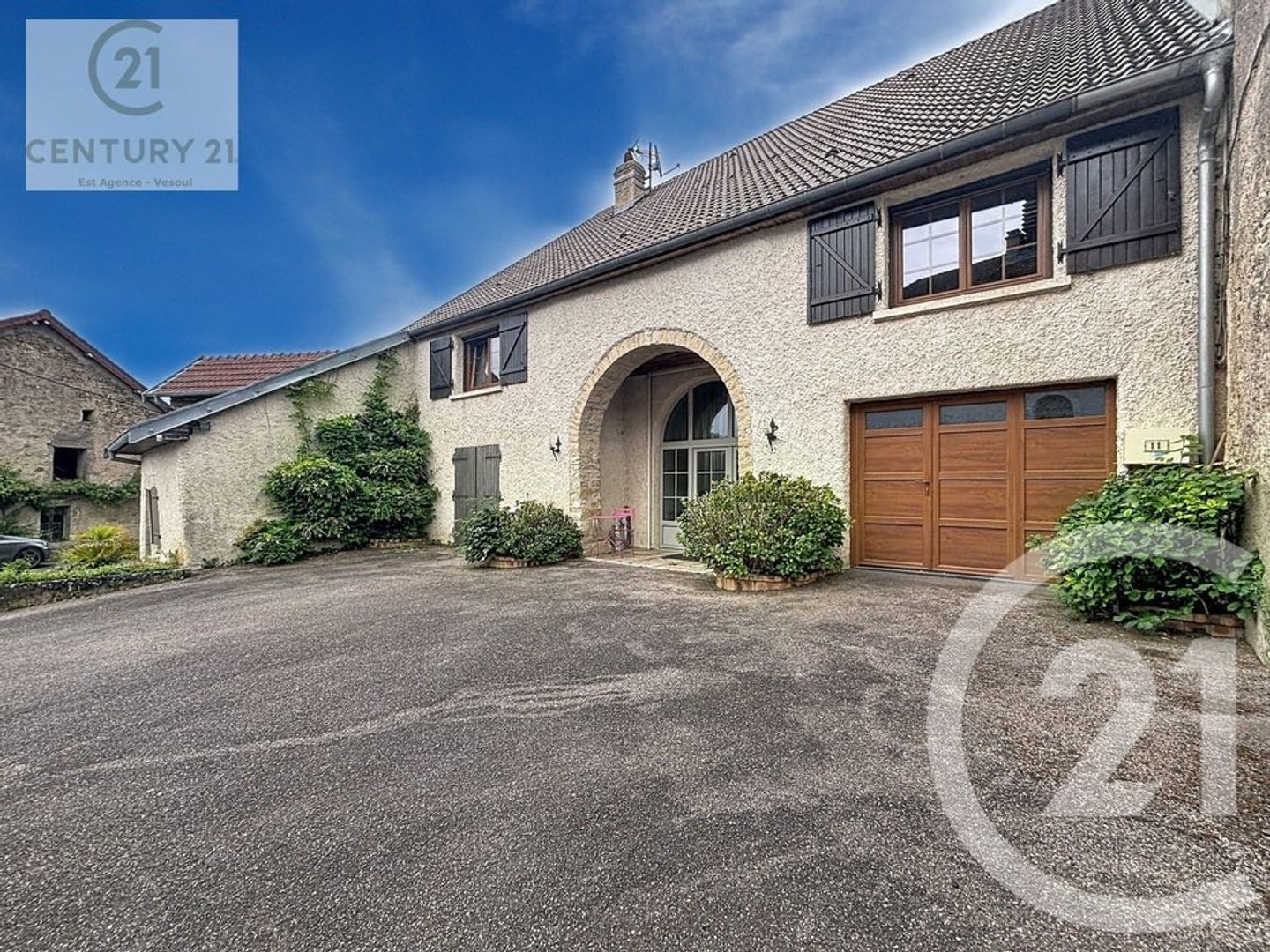 Maison à vendre - 8 pièces - 366m2 - Chemilly (70360)