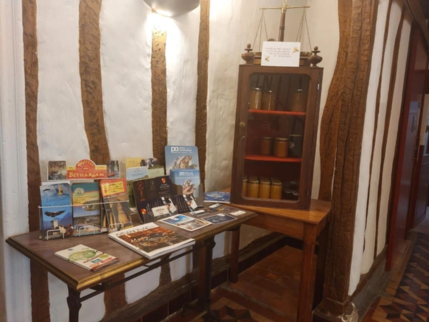 Magasin à vendre - 24 pièces - Mirande (32300)