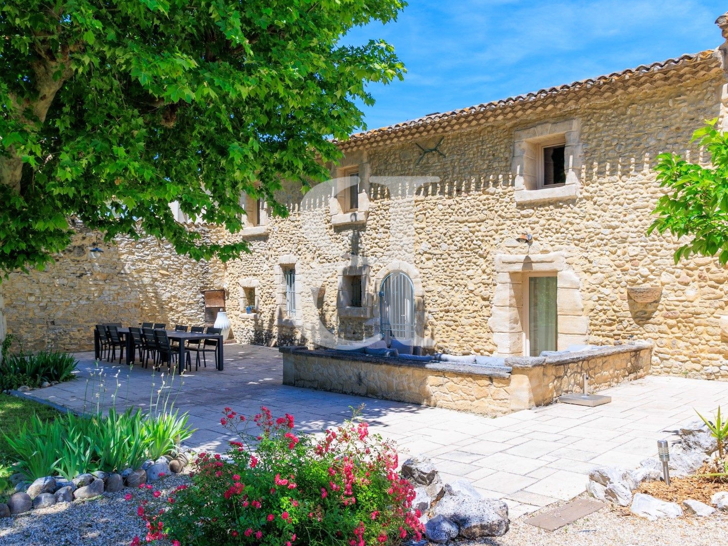 Authentique mas en pierre dans la région de L'Isle sur la sorgu