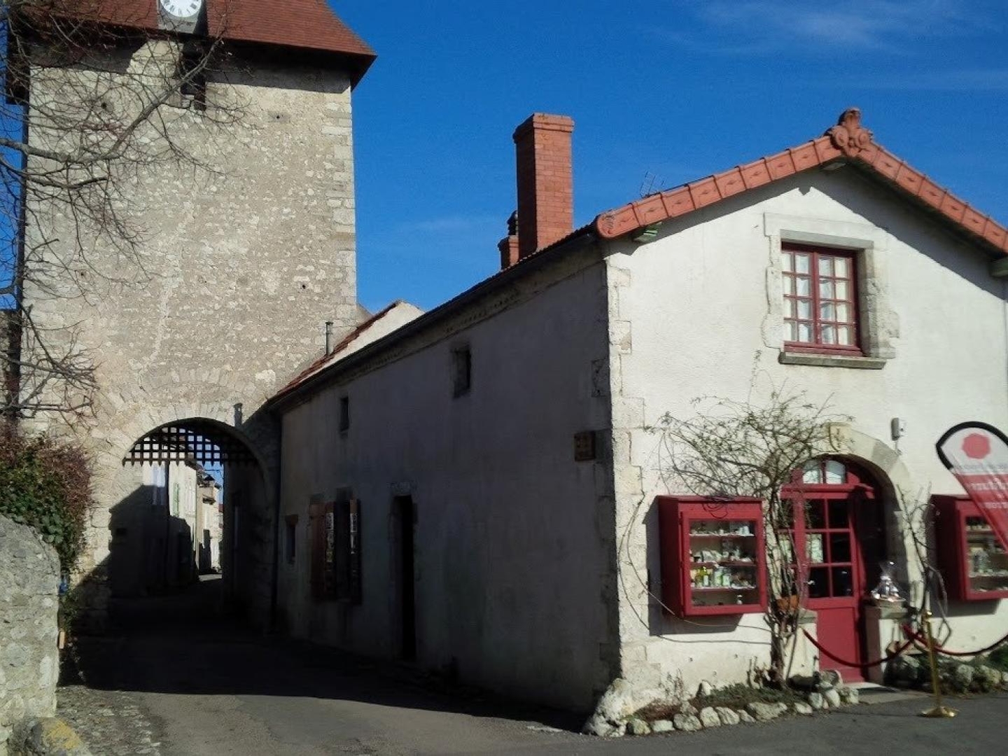 MAISON ANCIENNE appartement, commerce, grange