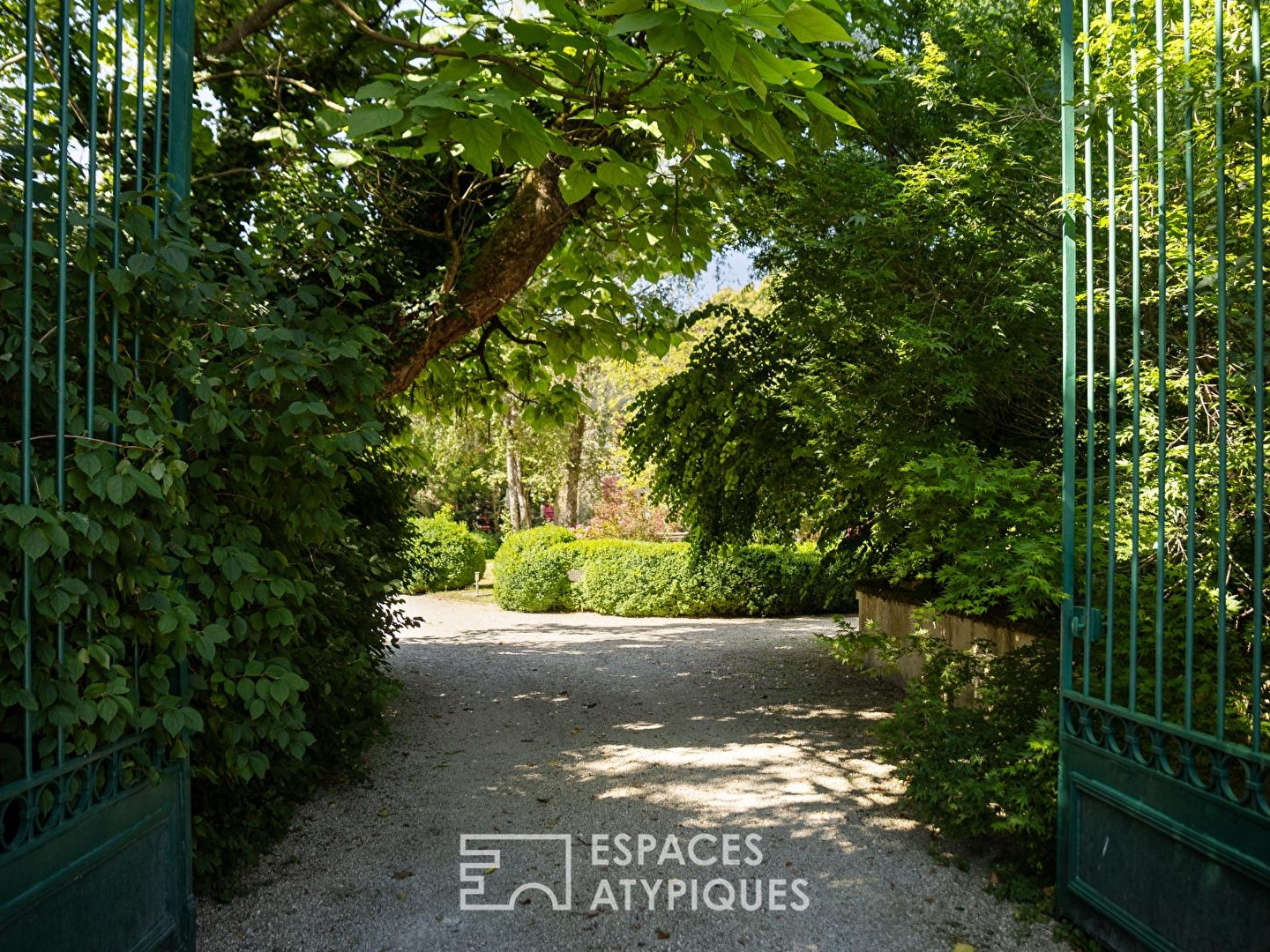 Maison à vendre - 28 pièces - 1269m2 - Rioz (70190)