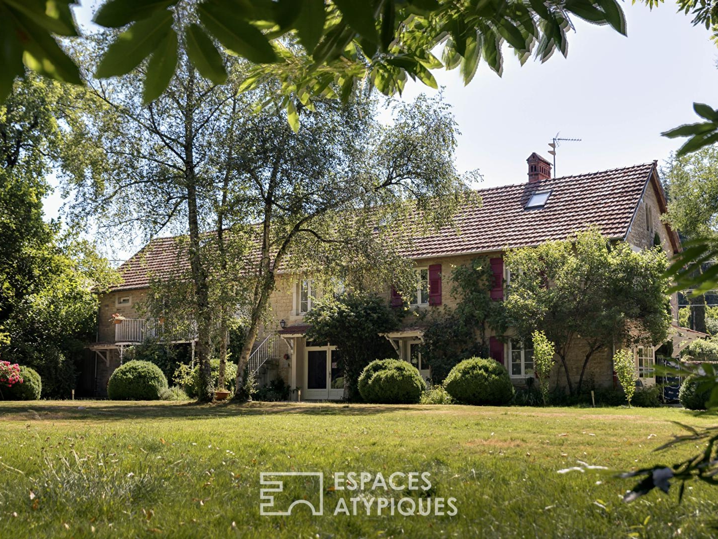 Maison à vendre - 28 pièces - 1269m2 - Rioz (70190)