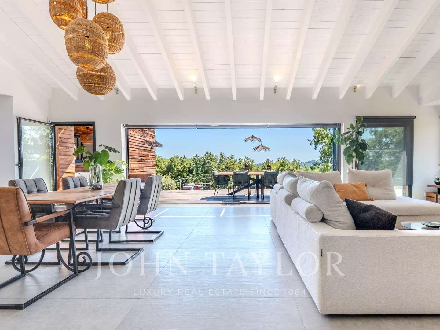 Villa 7 pièces 248 m²