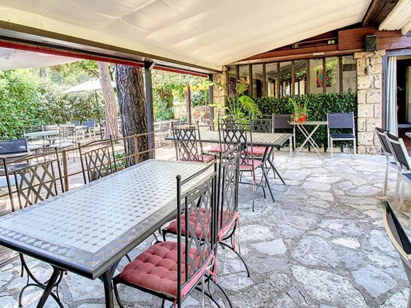 Magasin à vendre - 3 pièces - Tourtour (83690)