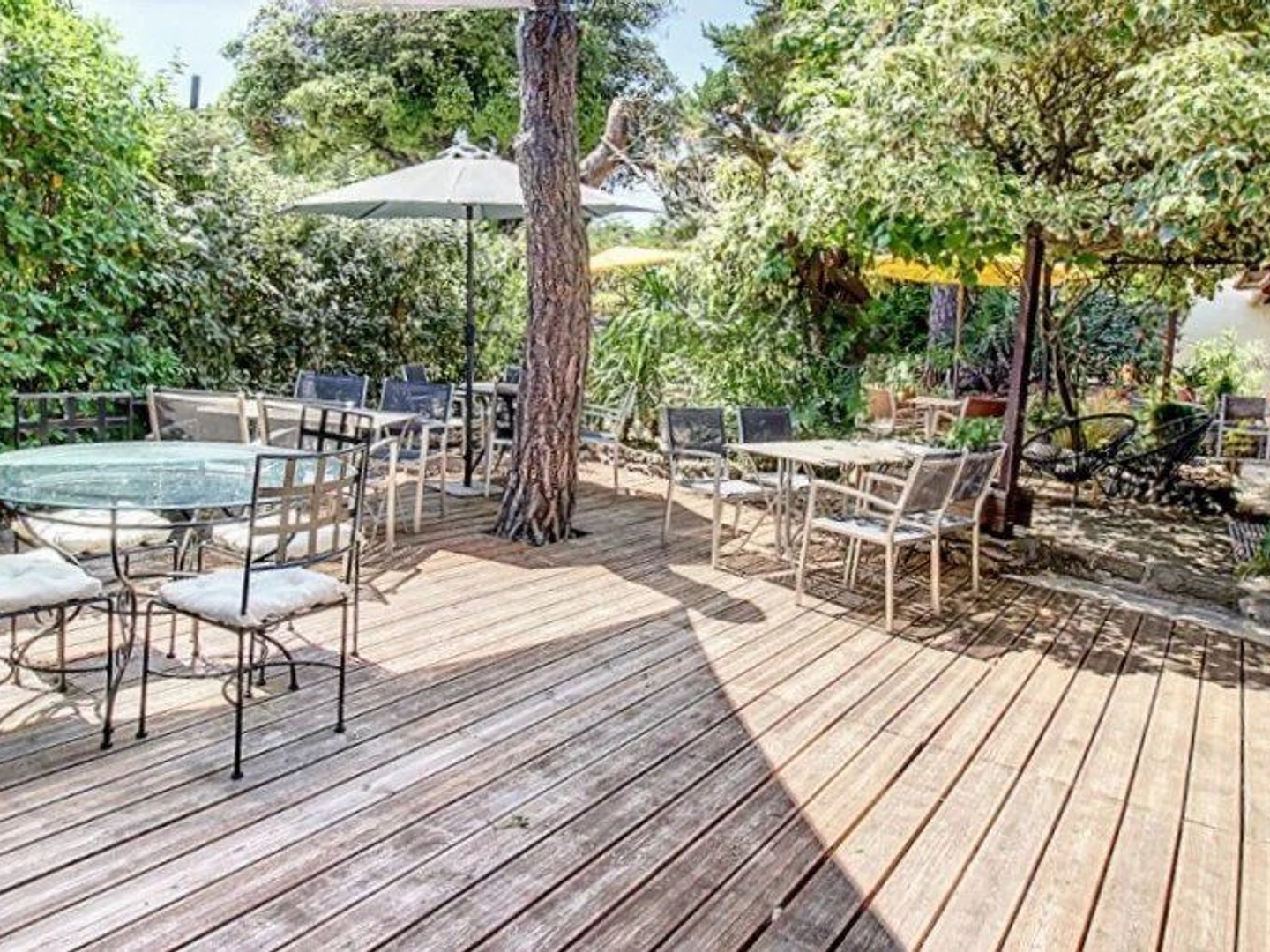 Magasin à vendre - 3 pièces - Tourtour (83690)