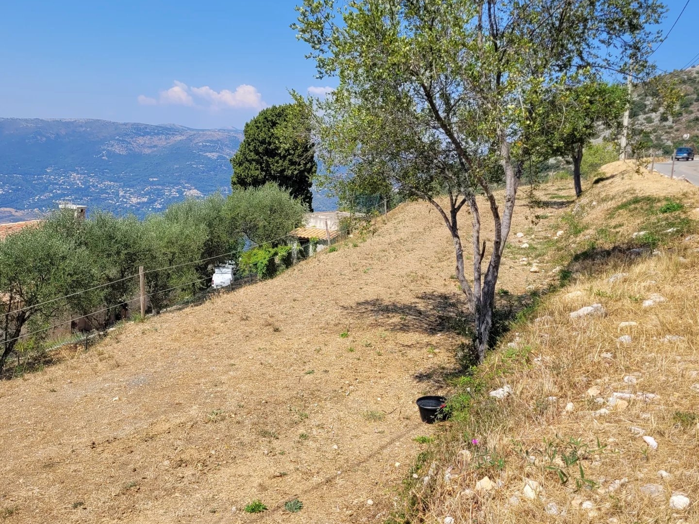 Terrain à vendre - 1100m2 - Aspremont (06790)