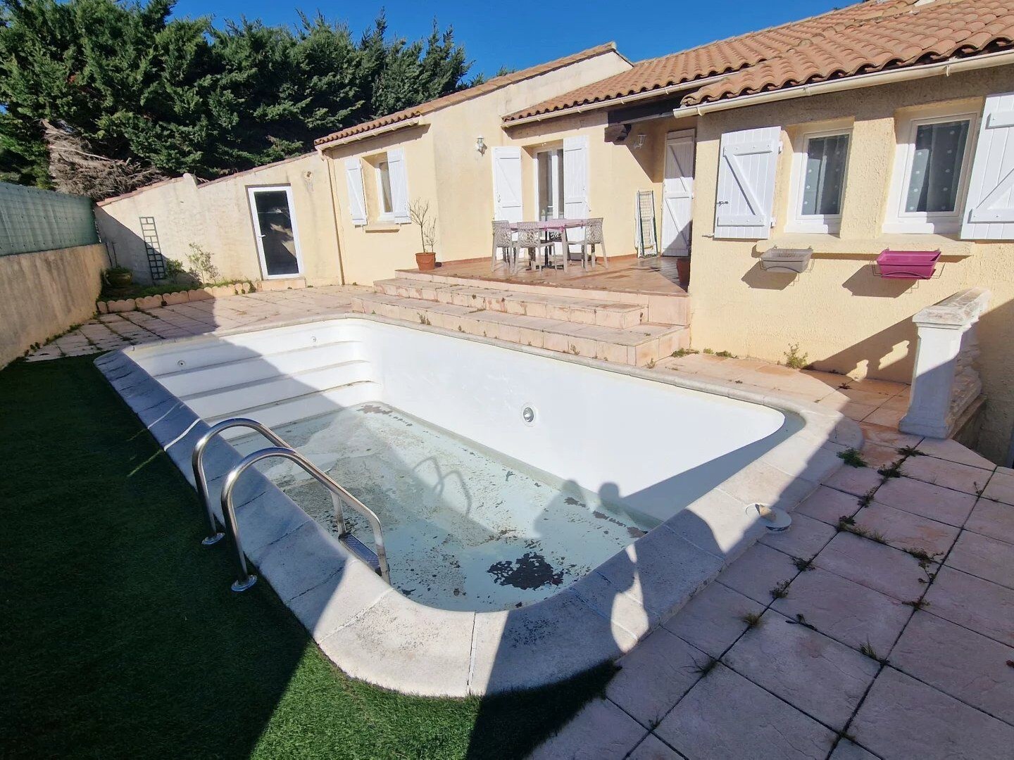 MAISONT4 AVEC JARDIN ET PISCINE