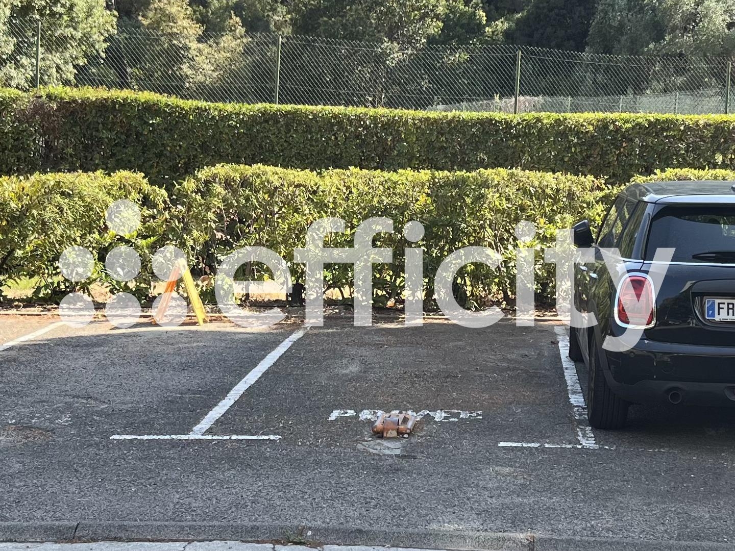 Parking / garage / box à vendre - 13m2 - Marseille 8e (13008)