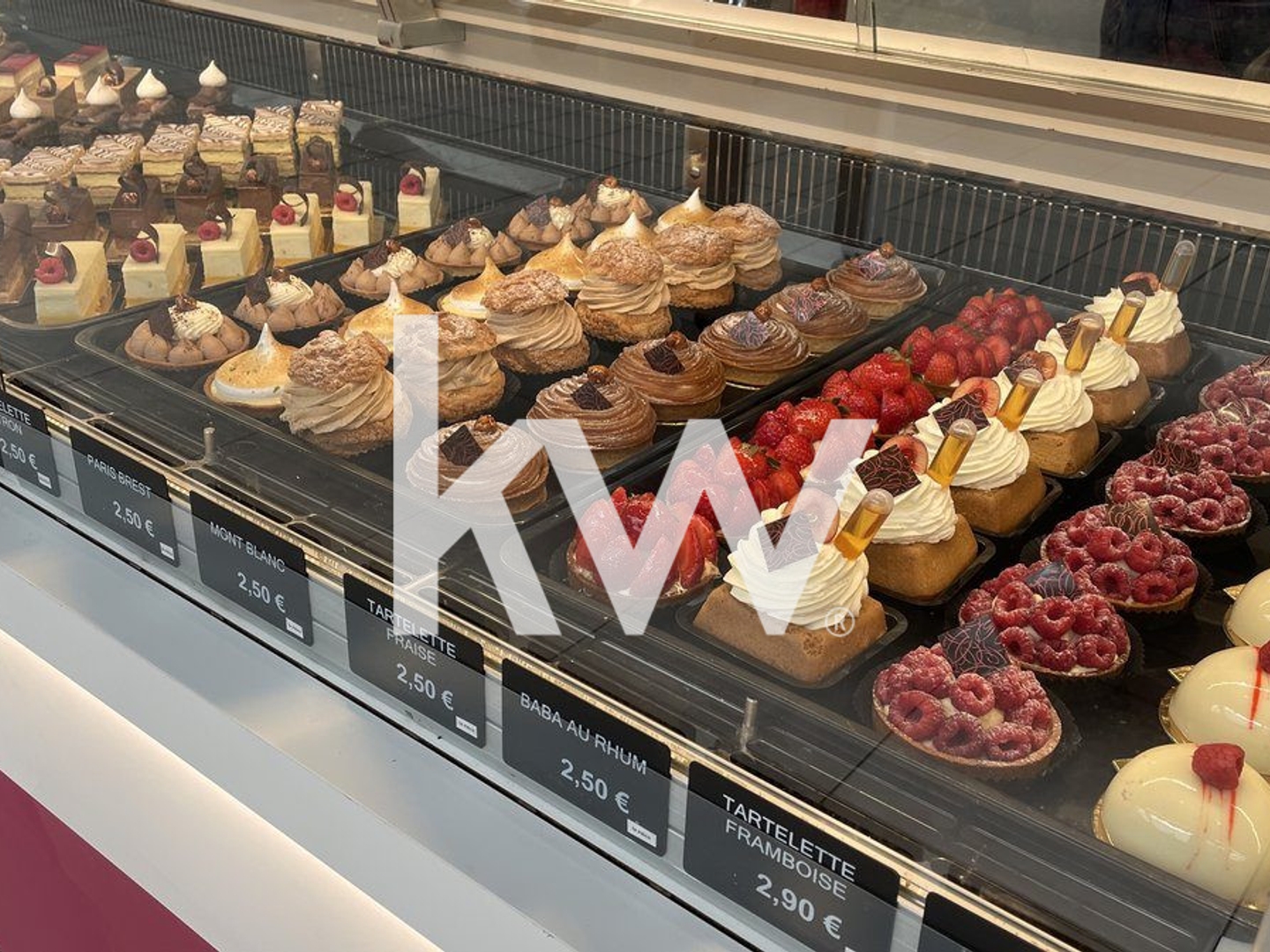 PLAINE DU FOREZ (42) - PATISSERIE CHOCOLATERIE - BEL EMPLACEMENT