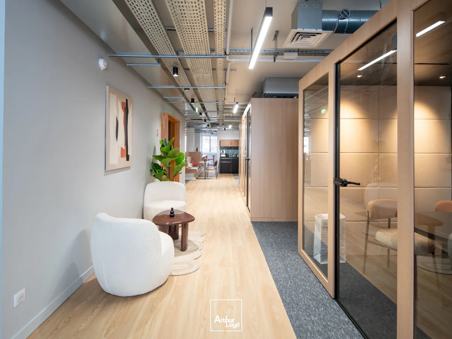 Bureaux opérés Paris 10 : Flexibilité immédiate, hyperaccessibilité