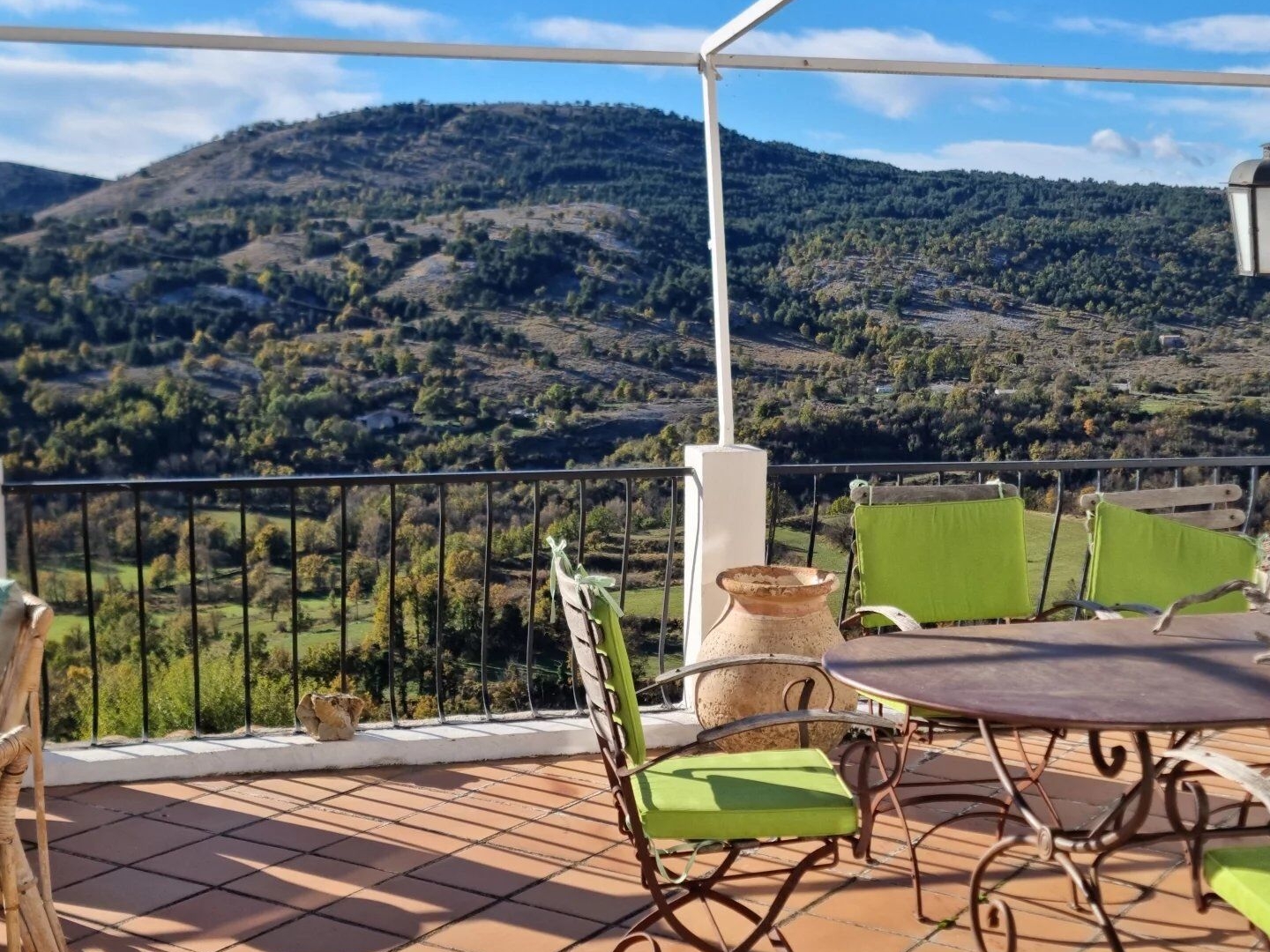 Maison à vendre - 15 pièces - 393m2 - Coursegoules (06140)