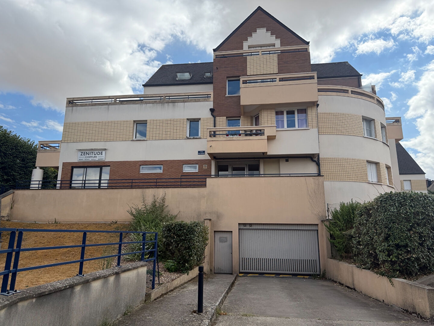 Parking / garage / box à vendre - Saint-Fargeau-Pon... (77310)