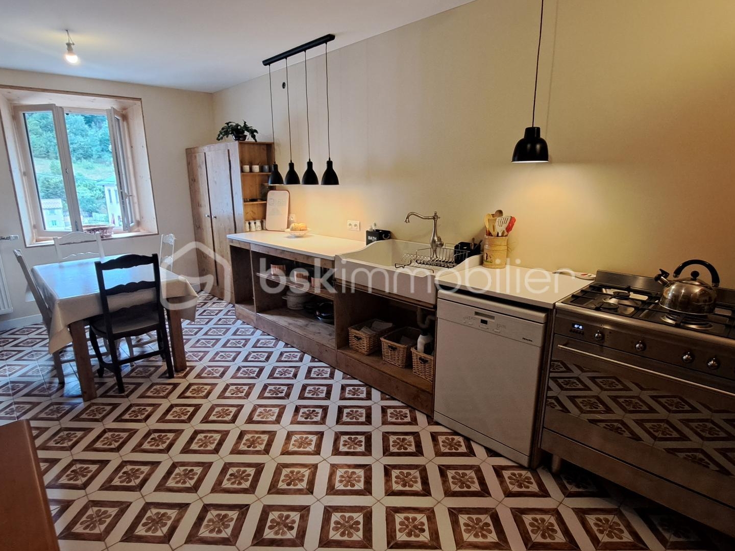 Appartement à vendre - 7 pièces - 170m2 - Hauts De Bienne (39400)