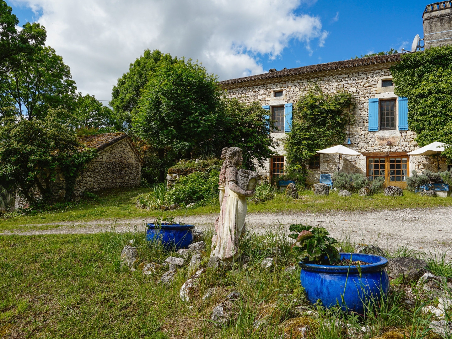 PROPRIÉTÉ ÉQUESTRE DE CARACTÈRE AVEC 5 HECTARES, PISCINE COU