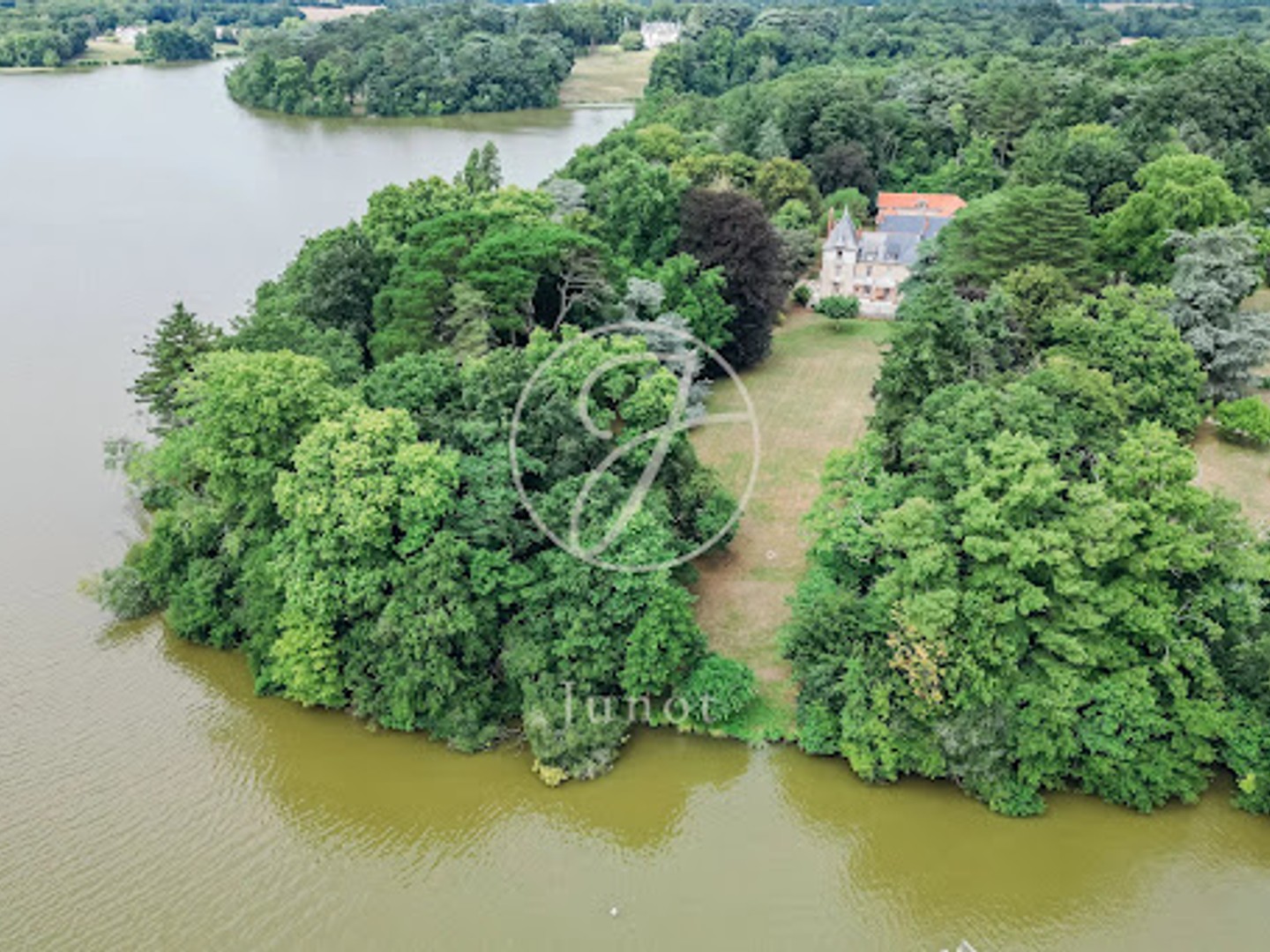 Maison 10 pièces 627 m²