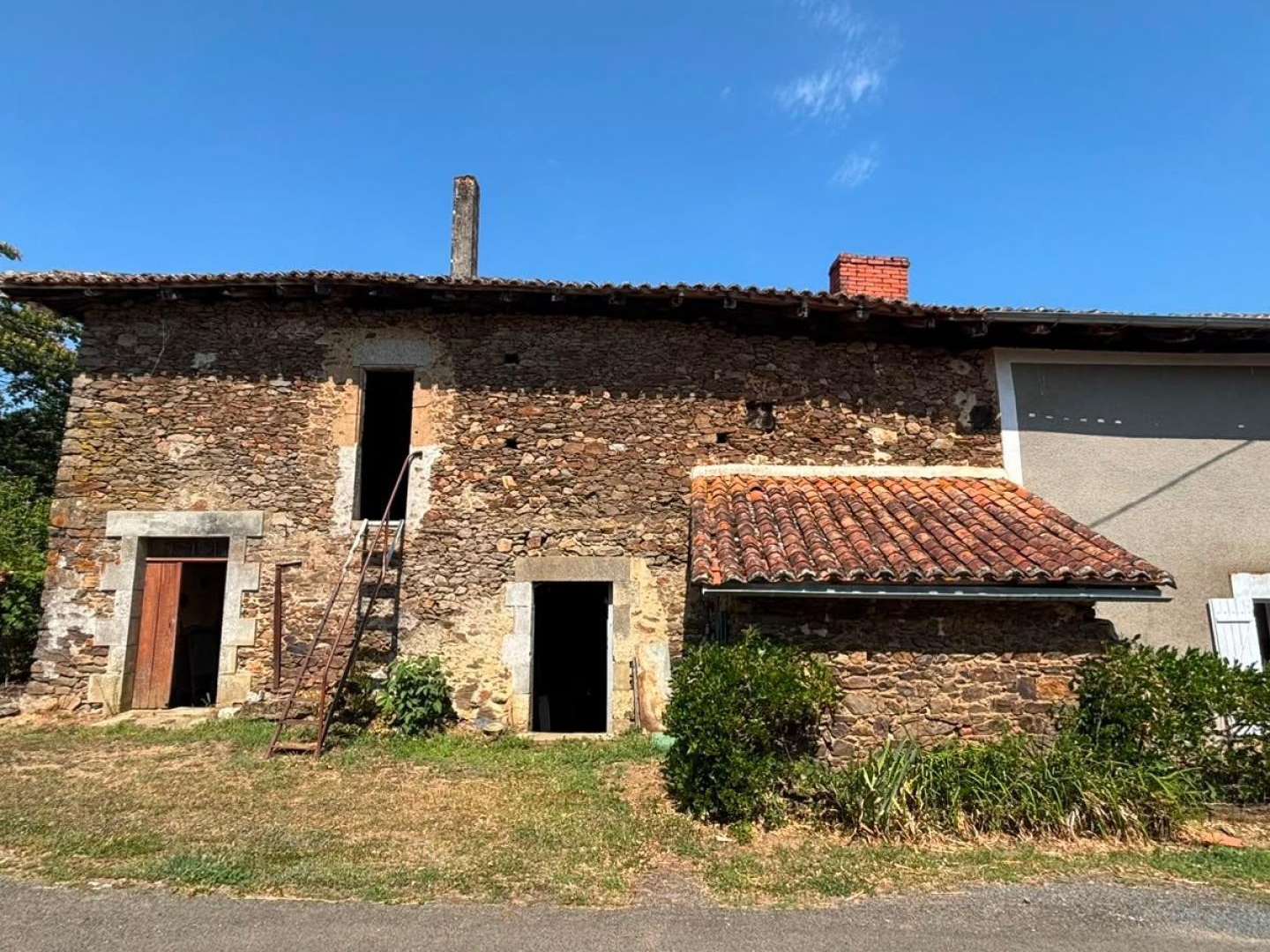 Maison à vendre - 4 pièces - 105m2 - Massignac (16310)