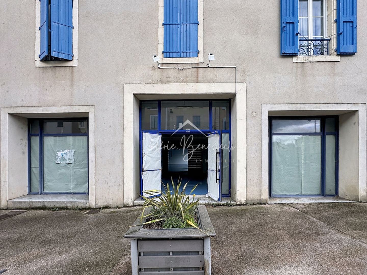 Local 200 m2 Idéal stockage ou stationnement