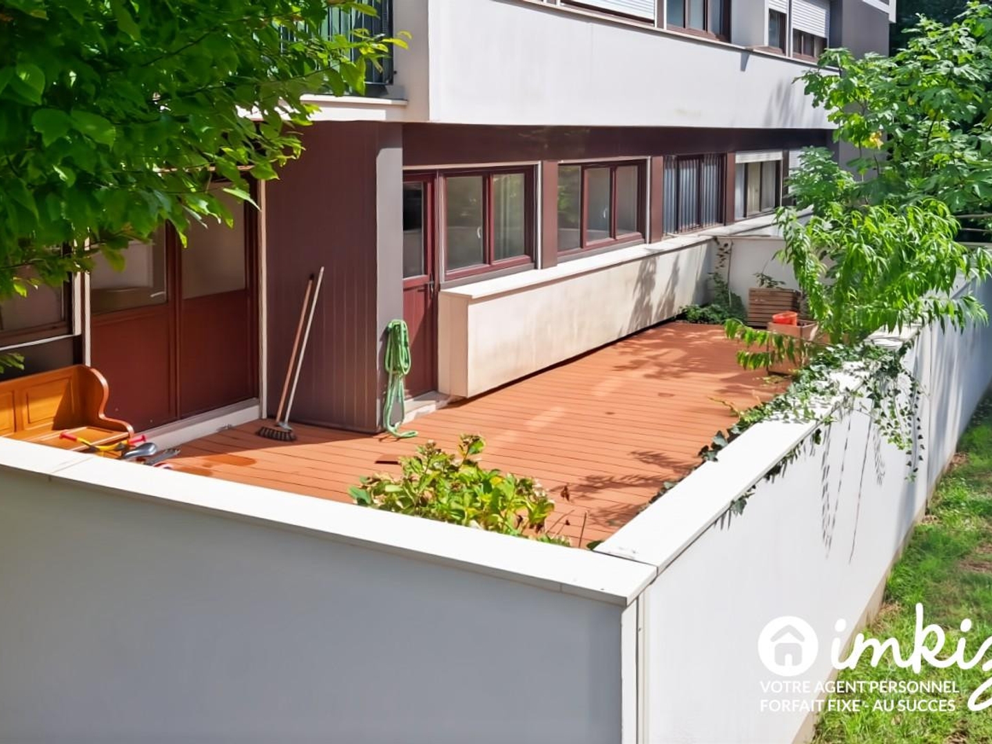 2 pièces avec grande terrasse et vue sur le bois