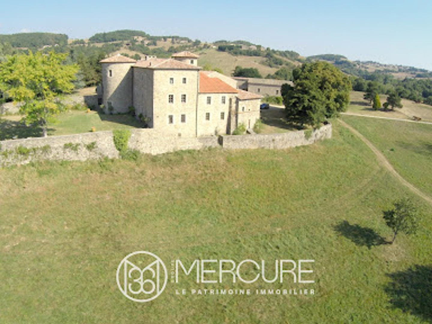 Château 20 pièces 1000 m²