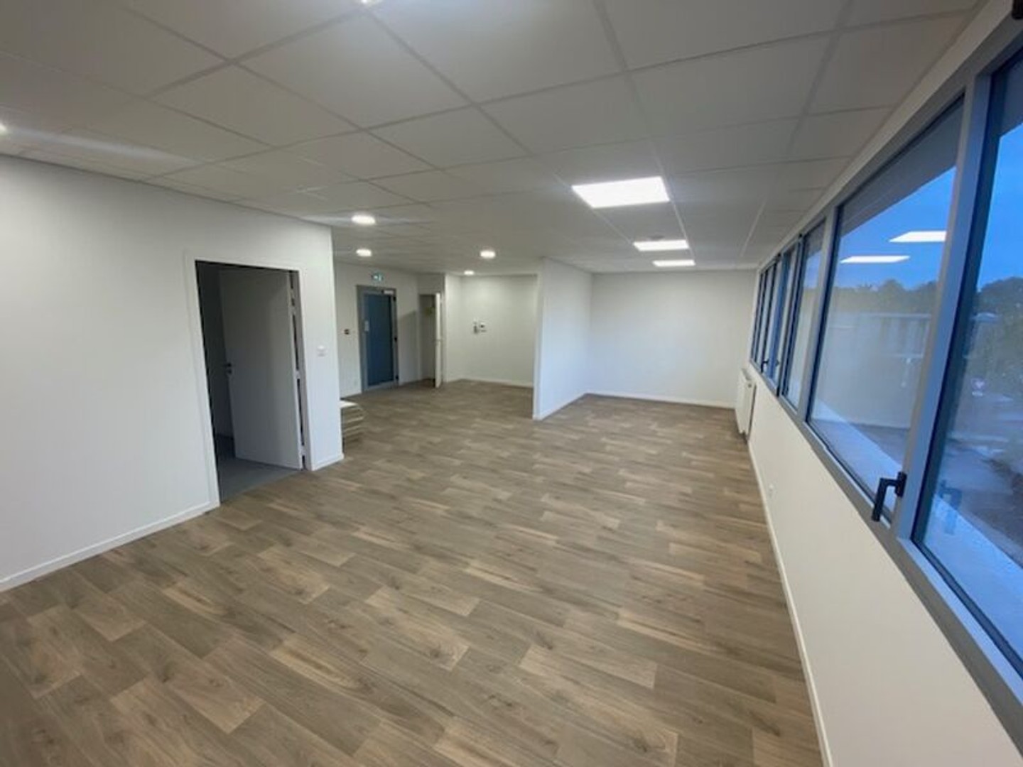 A VENDRE / A LOUER - PLATEAU DE BUREAUX 157 M² - LE RELECQ KERHUON