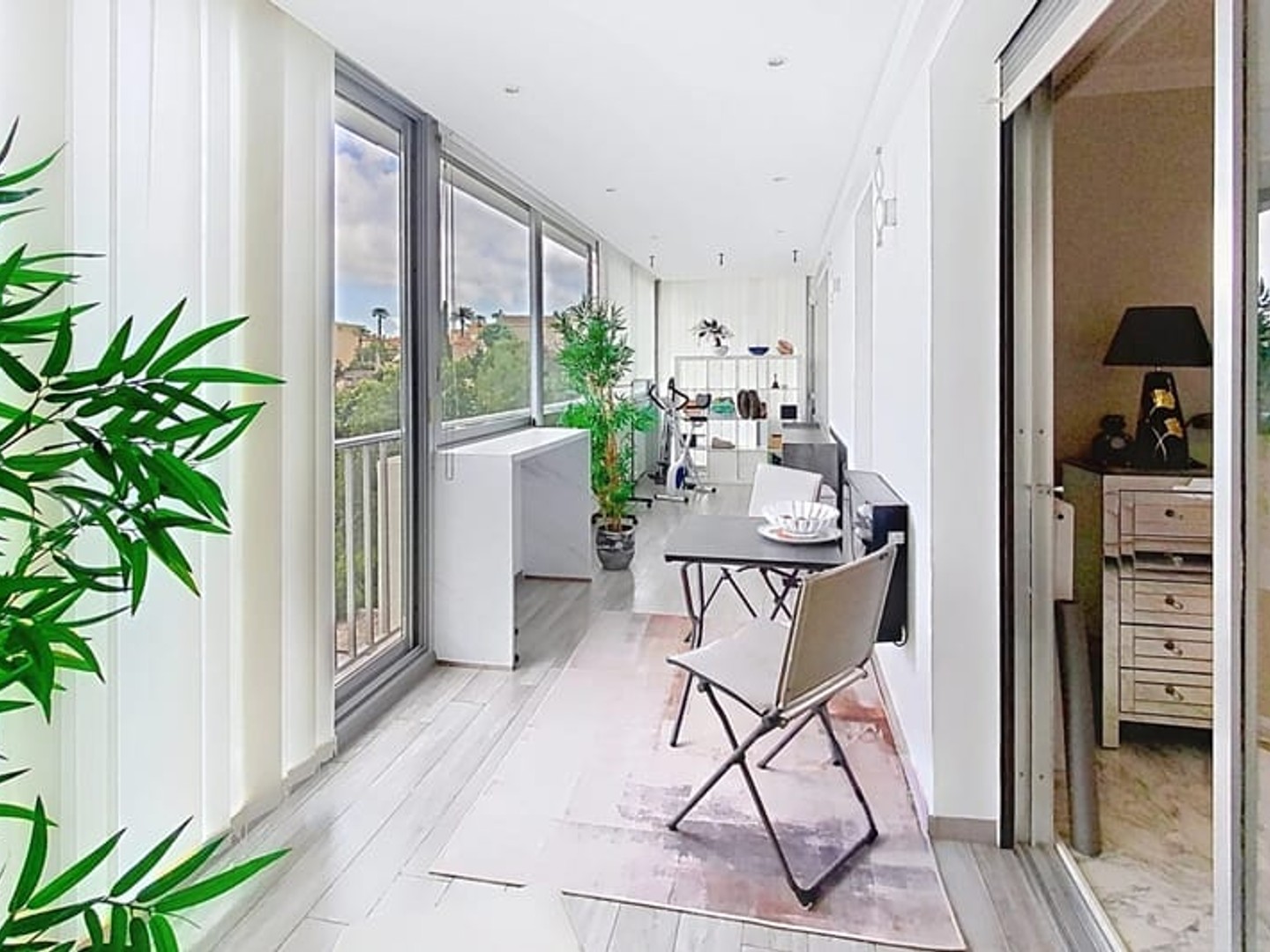 2 P avec loggia, 73 m² , piscine, garage et cave