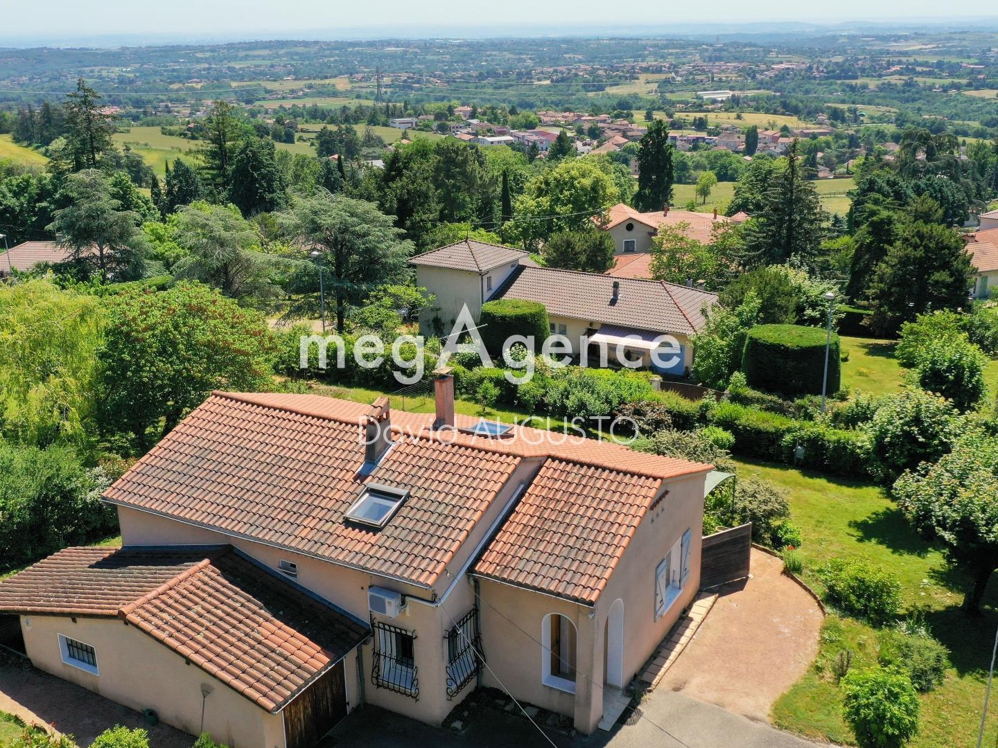 Vaugneray, Belle maison 4 chambres et garage, terrain de 1182m2
