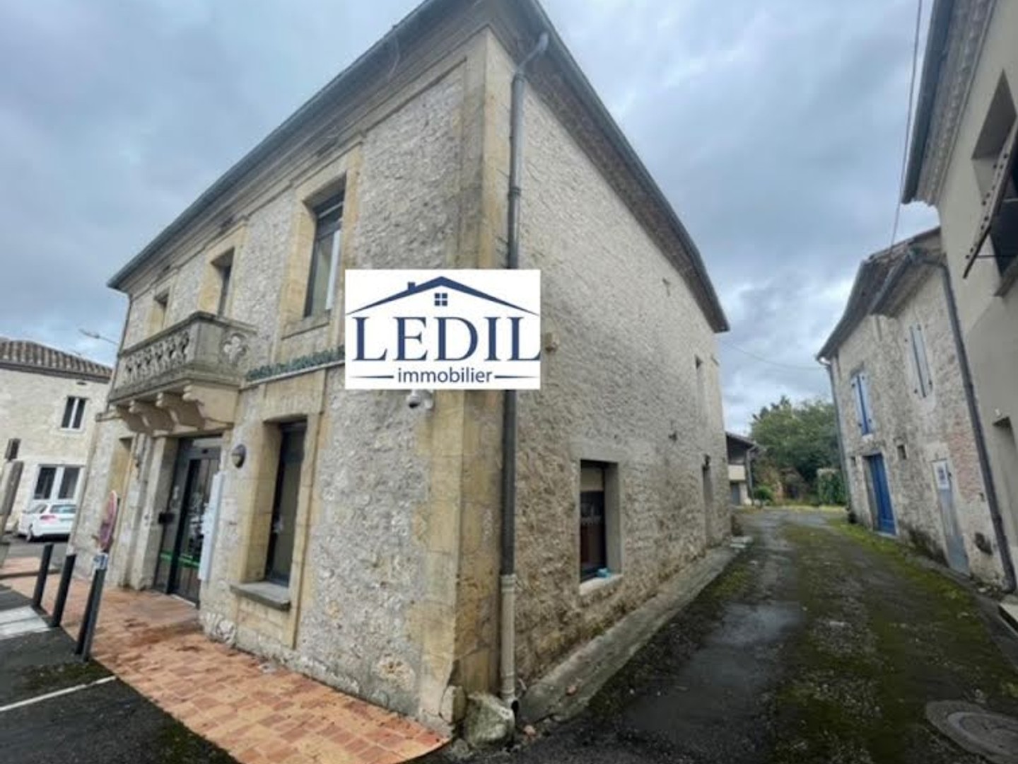 Local 211 m²