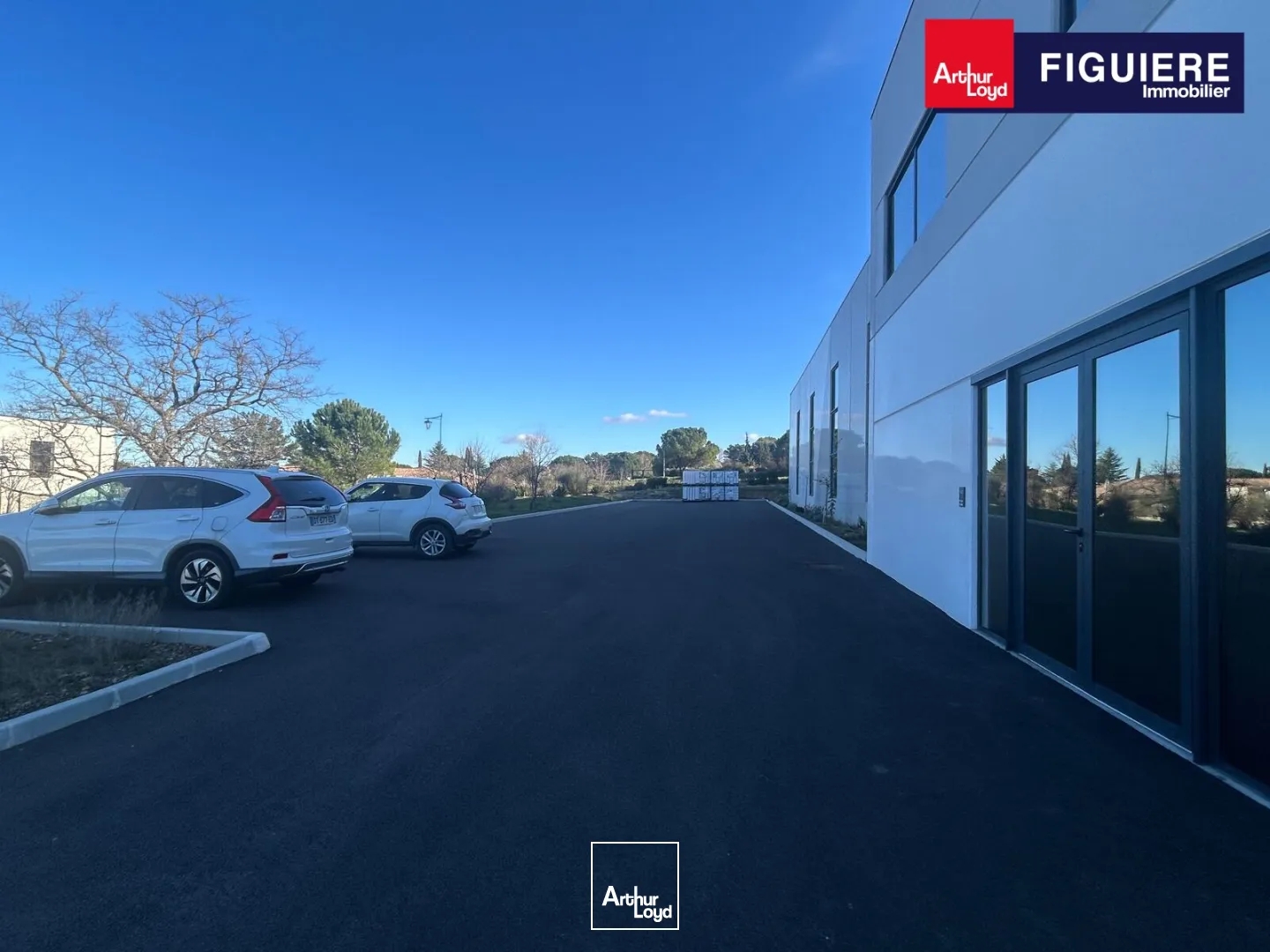 Locaux à vendre - 1139m2 - Saint-Estève-Janson (13610)