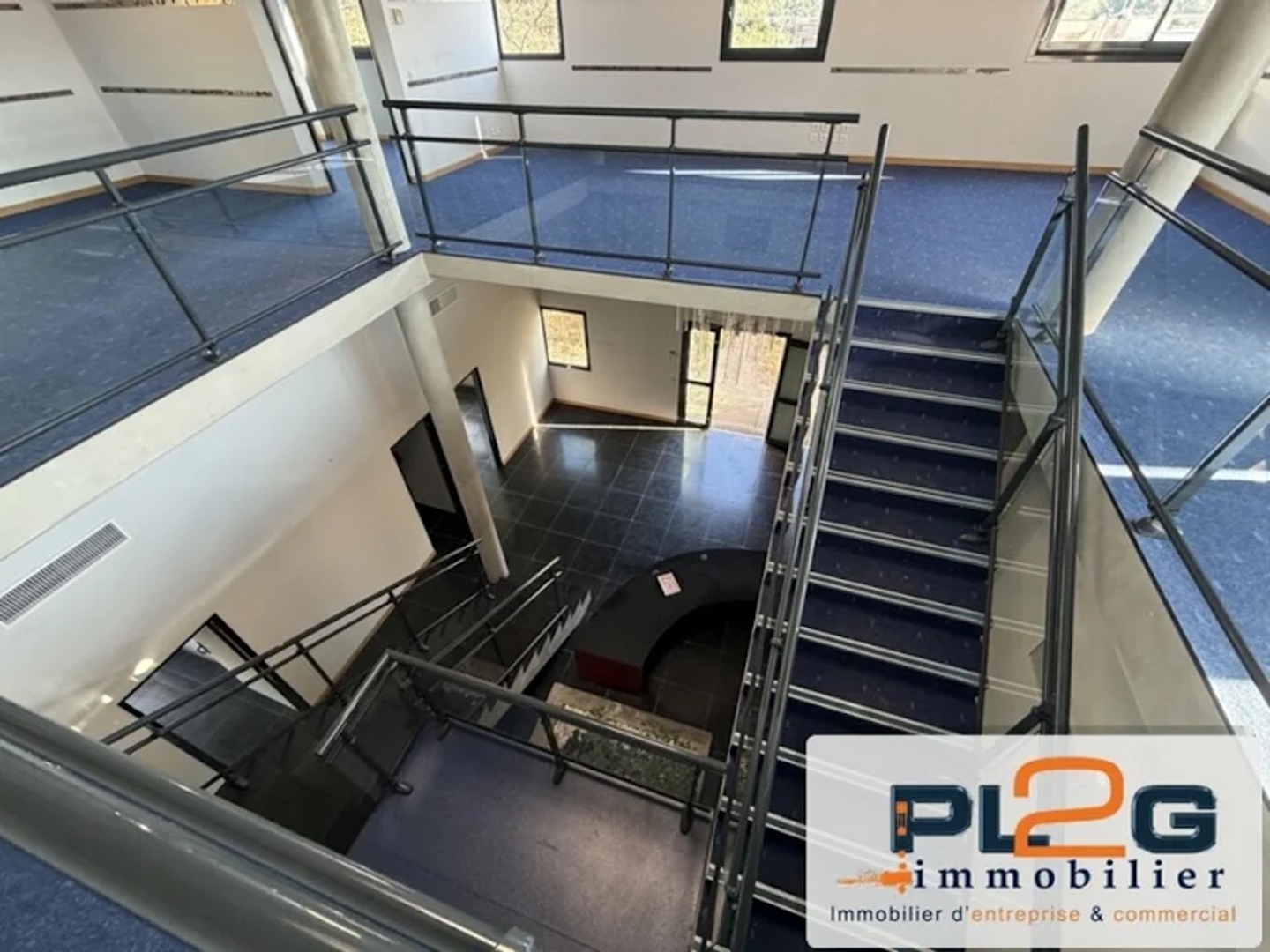 Locaux à vendre - 325m2 - Fréjus (83600)