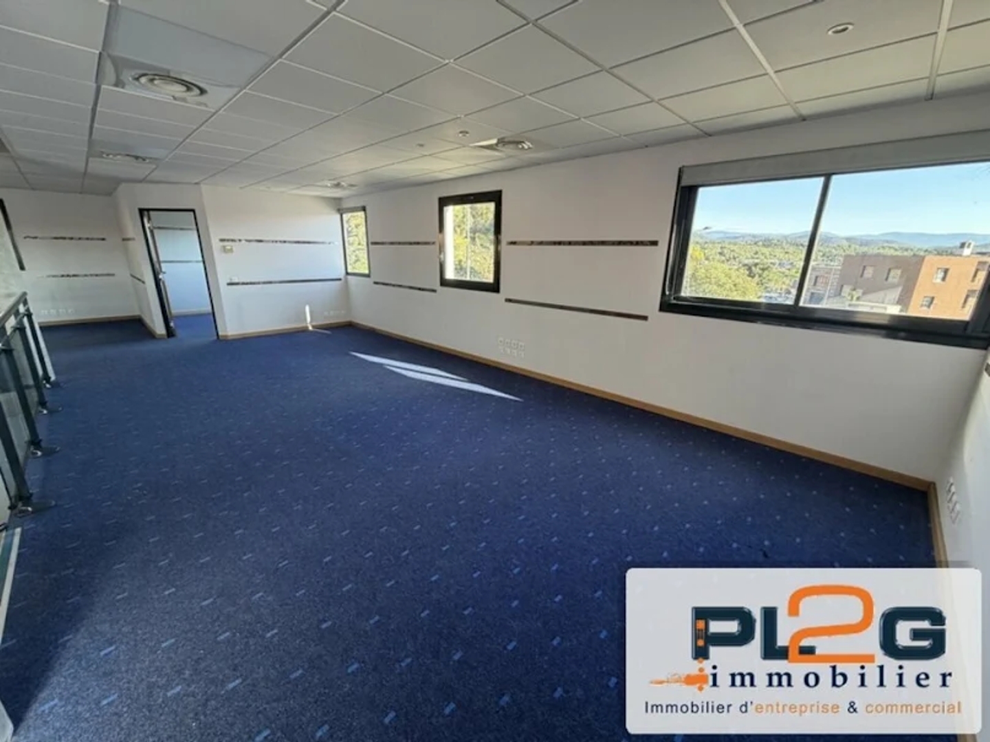Locaux à vendre - 325m2 - Fréjus (83600)