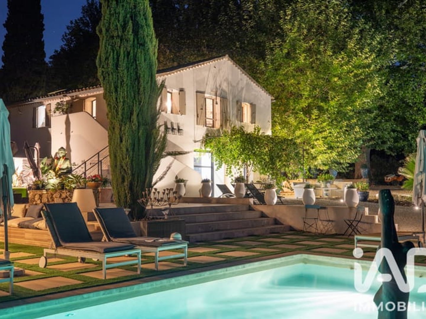 Maison 9 pièces 320 m²