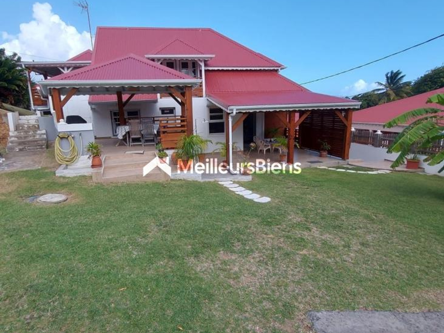 JOLIE VILLA T7 A VENDRE A TERRE DE HAUT LES SAINTES