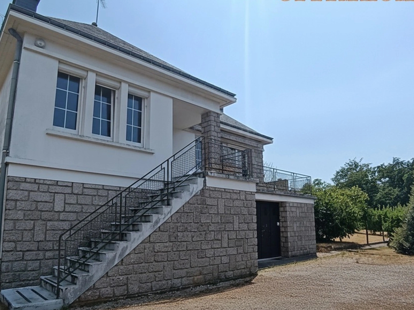 Centre-ville de Pontivy - Maison de 4 pièces avec sous-sol sur 1 500 m² de jardin paysagé en zone UB : un potentiel rare qui fait la différence !