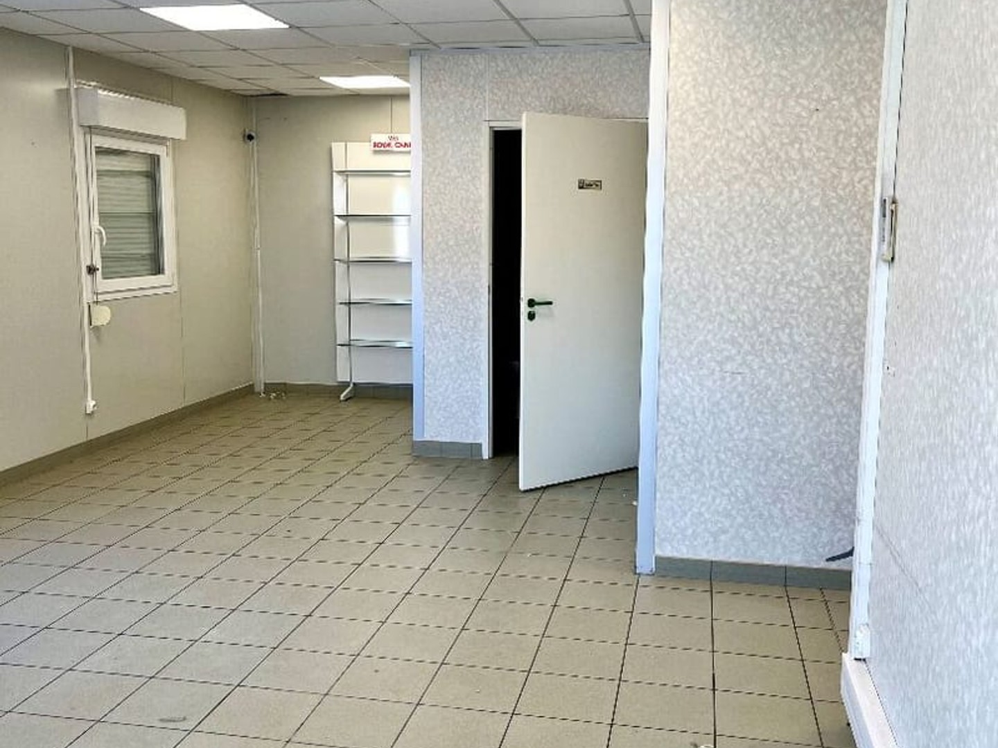 Bureaux à vendre - 2 pièces - 171m2 - La Boisse (01120)