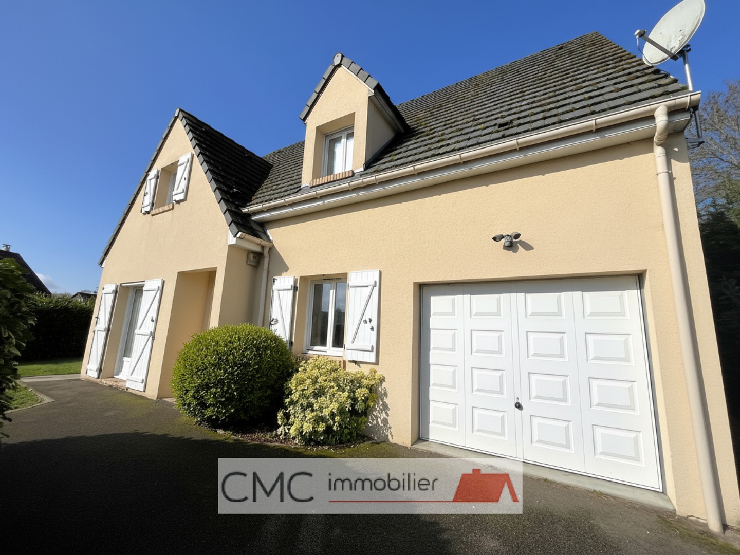 GASVILLE-OISÈME Maison contemporaine dans un environnement calme et verdoyant